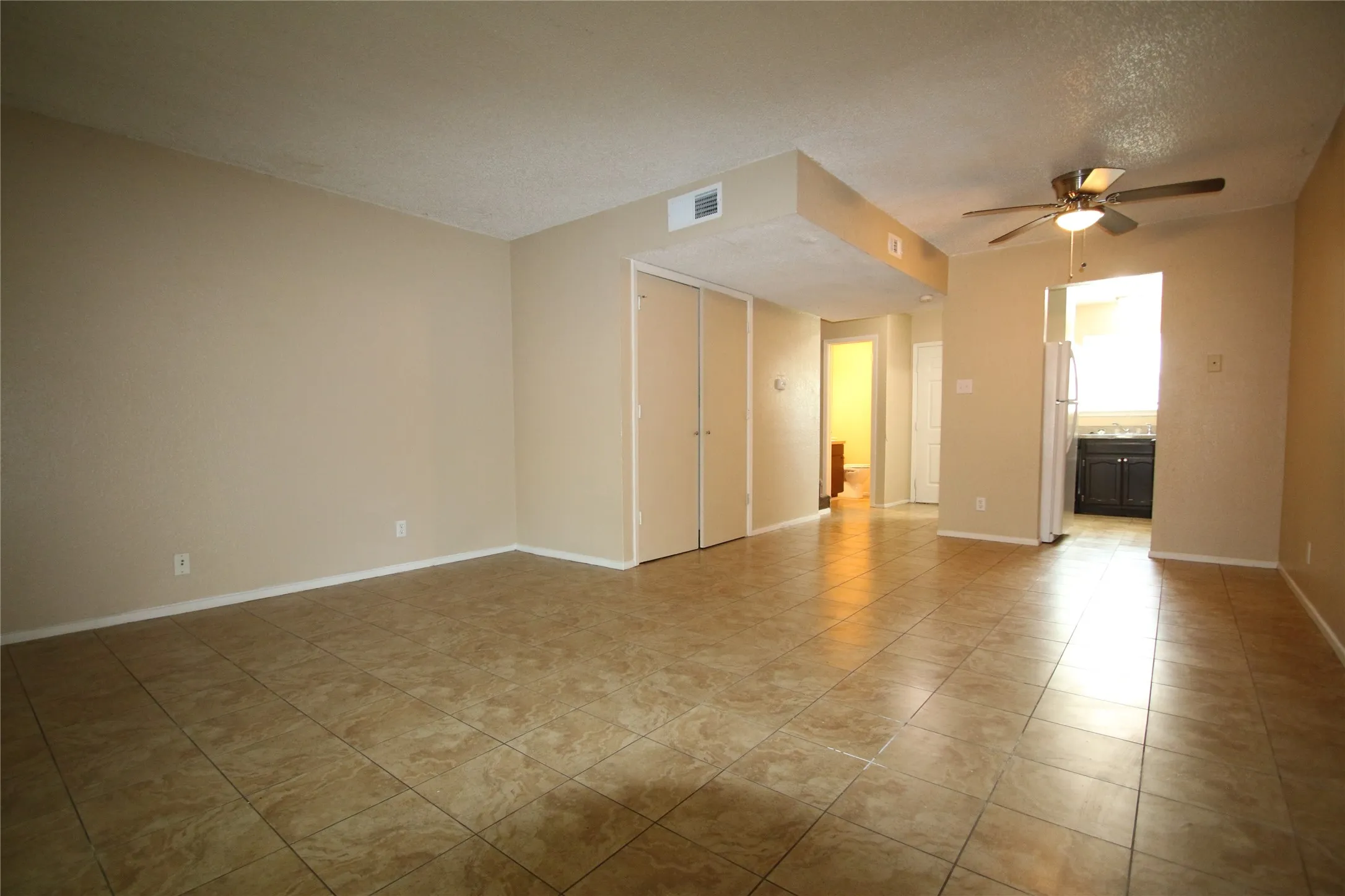 Townhouse For Rent in Tarrant County , 3732 Bonnie Drive C, Fort Worth, Texas 76116, 2 Bedroom, 2 Bathroom, Garage spaces, 1,095 Sqft, built in 1982, mls#21336309, Real Estate Agent in Fort Worth, Homes For Rent in Tarrant county, Homes For Rent in Fort Worth, Realtor in Fort Worth Texas, Real Estate Brokerage Independent Realty Texas, Luminita Cordes Realtor