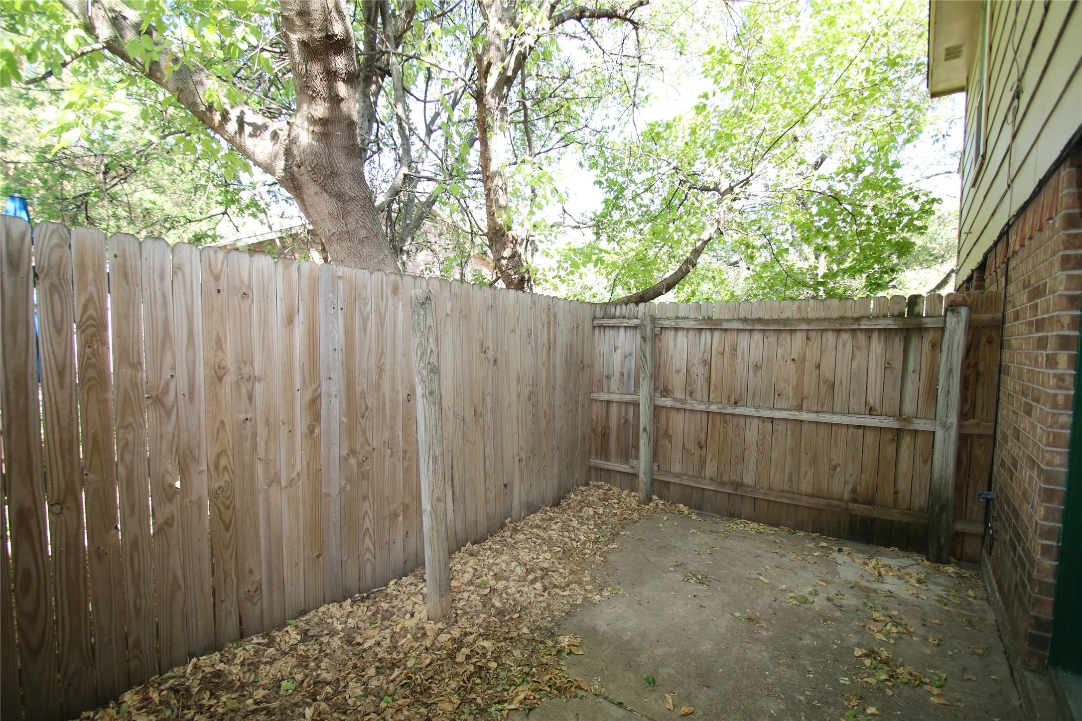 Townhouse For Rent in Tarrant County , 3732 Bonnie Drive C, Fort Worth, Texas 76116, 2 Bedroom, 2 Bathroom, Garage spaces, 1,095 Sqft, built in 1982, mls#21336309, Real Estate Agent in Fort Worth, Homes For Rent in Tarrant county, Homes For Rent in Fort Worth, Realtor in Fort Worth Texas, Real Estate Brokerage Independent Realty Texas, Luminita Cordes Realtor