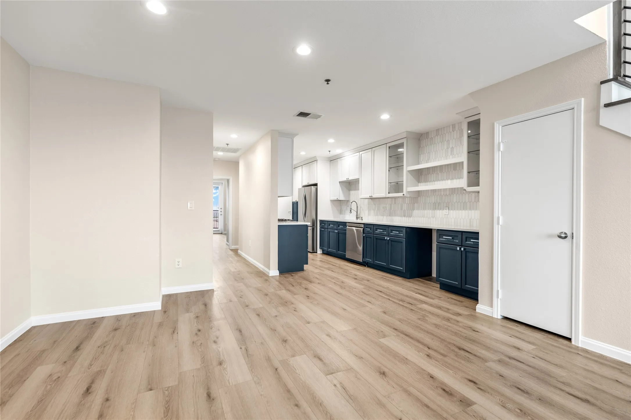 Condominium For Rent in Dallas County , 4611 Travis Street 801B, Dallas, Texas 75205, 2 Bedroom, 3 Bathroom, 2 Garage spaces, 1,552 Sqft, built in 2000, mls#21336293, Real Estate Agent in Dallas, Homes For Rent in Dallas county, Homes For Rent in Dallas, Realtor in Dallas Texas, Real Estate Brokerage Independent Realty Texas, Luminita Cordes Realtor
