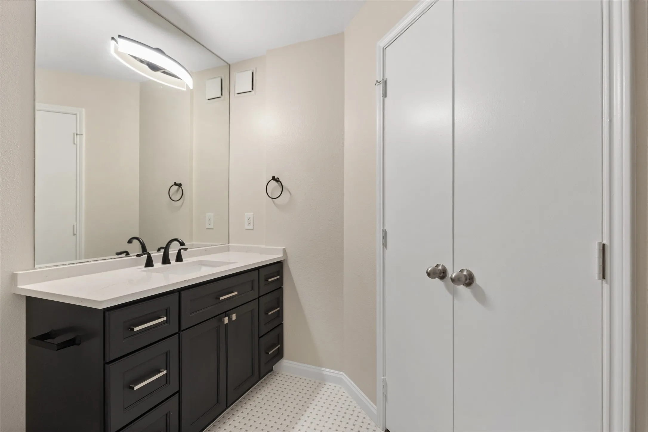 Condominium For Rent in Dallas County , 4611 Travis Street 801B, Dallas, Texas 75205, 2 Bedroom, 3 Bathroom, 2 Garage spaces, 1,552 Sqft, built in 2000, mls#21336293, Real Estate Agent in Dallas, Homes For Rent in Dallas county, Homes For Rent in Dallas, Realtor in Dallas Texas, Real Estate Brokerage Independent Realty Texas, Luminita Cordes Realtor