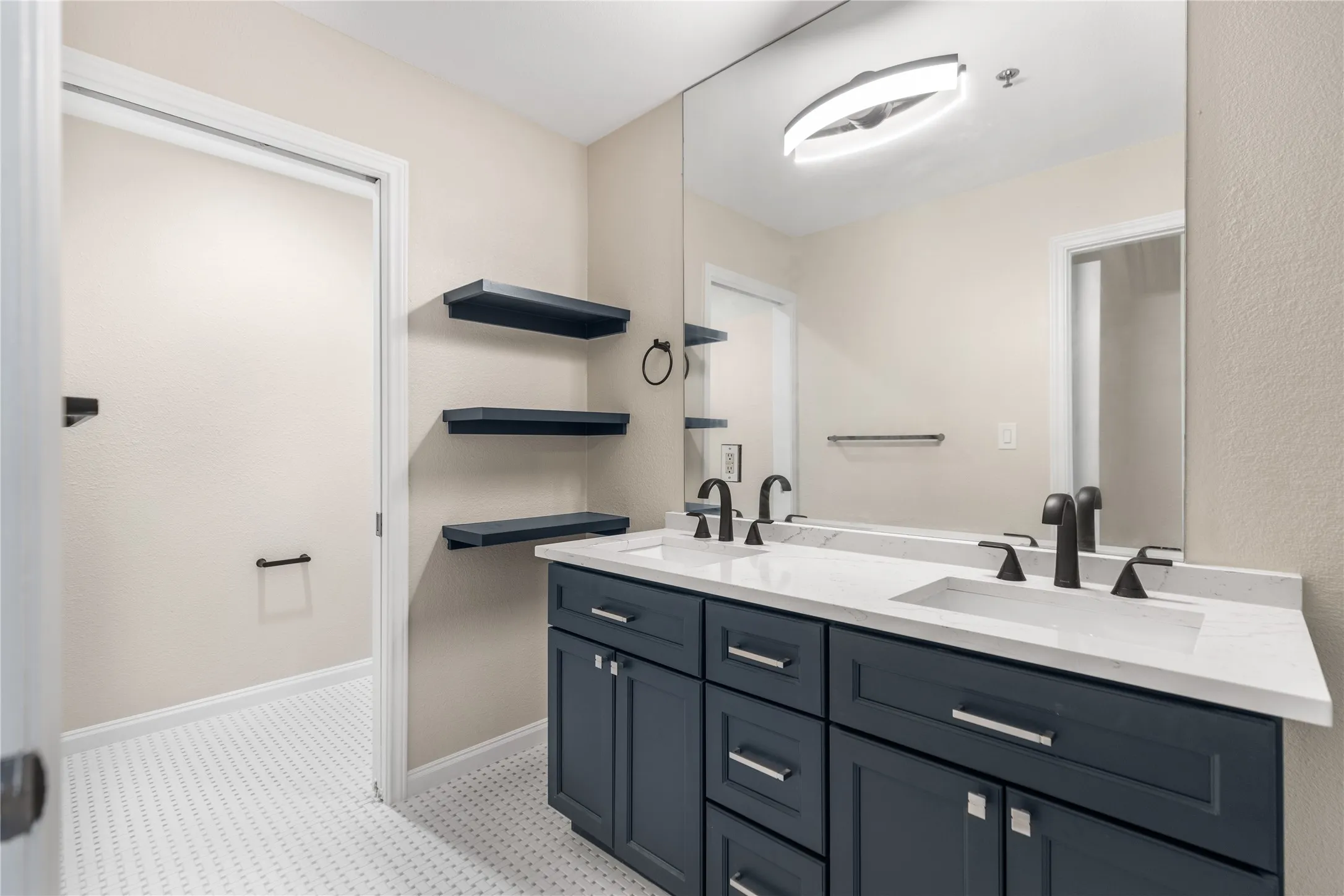 Condominium For Rent in Dallas County , 4611 Travis Street 801B, Dallas, Texas 75205, 2 Bedroom, 3 Bathroom, 2 Garage spaces, 1,552 Sqft, built in 2000, mls#21336293, Real Estate Agent in Dallas, Homes For Rent in Dallas county, Homes For Rent in Dallas, Realtor in Dallas Texas, Real Estate Brokerage Independent Realty Texas, Luminita Cordes Realtor