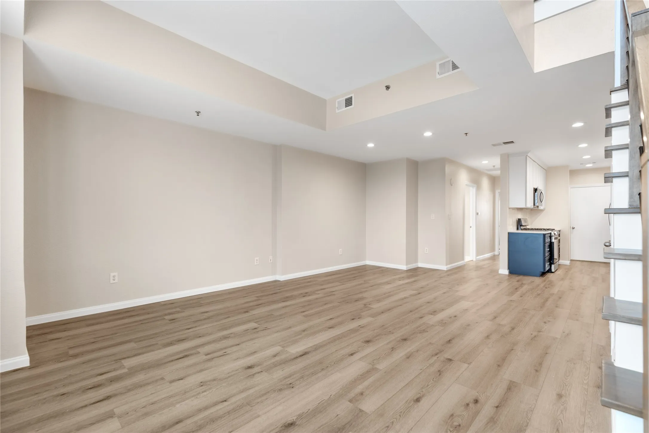 Condominium For Rent in Dallas County , 4611 Travis Street 801B, Dallas, Texas 75205, 2 Bedroom, 3 Bathroom, 2 Garage spaces, 1,552 Sqft, built in 2000, mls#21336293, Real Estate Agent in Dallas, Homes For Rent in Dallas county, Homes For Rent in Dallas, Realtor in Dallas Texas, Real Estate Brokerage Independent Realty Texas, Luminita Cordes Realtor