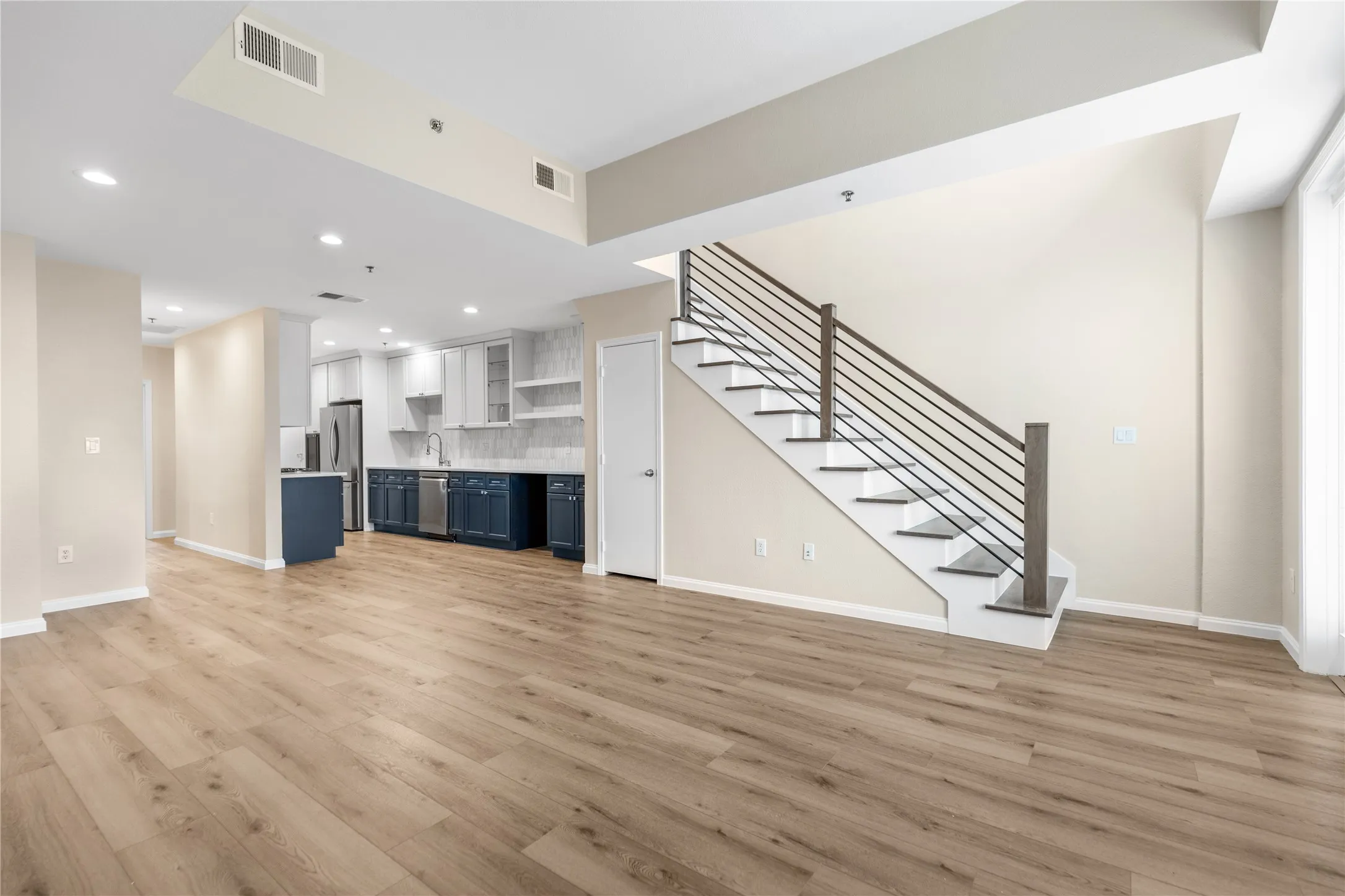 Condominium For Rent in Dallas County , 4611 Travis Street 801B, Dallas, Texas 75205, 2 Bedroom, 3 Bathroom, 2 Garage spaces, 1,552 Sqft, built in 2000, mls#21336293, Real Estate Agent in Dallas, Homes For Rent in Dallas county, Homes For Rent in Dallas, Realtor in Dallas Texas, Real Estate Brokerage Independent Realty Texas, Luminita Cordes Realtor