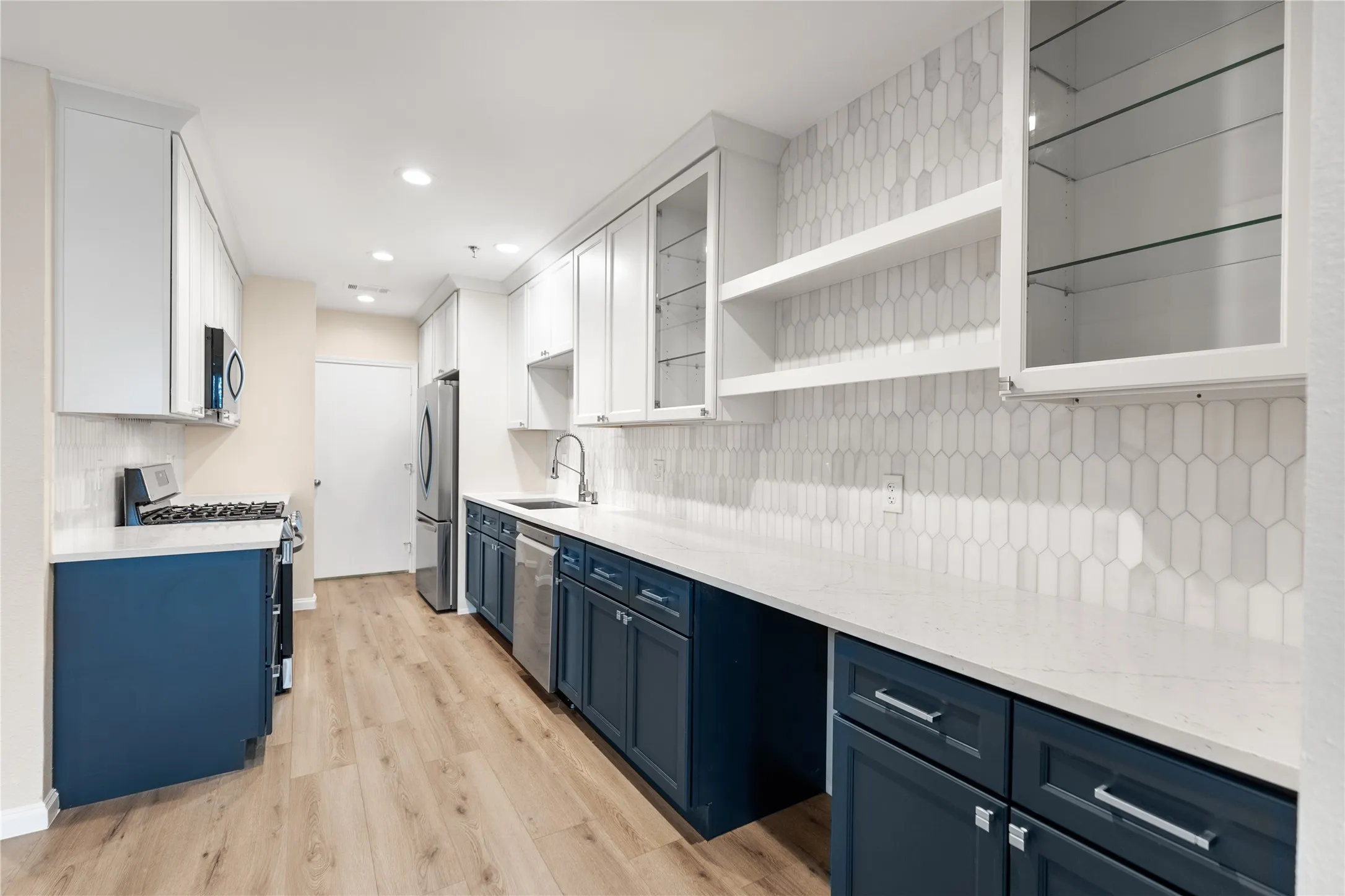 Condominium For Rent in Dallas County , 4611 Travis Street 801B, Dallas, Texas 75205, 2 Bedroom, 3 Bathroom, 2 Garage spaces, 1,552 Sqft, built in 2000, mls#21336293, Real Estate Agent in Dallas, Homes For Rent in Dallas county, Homes For Rent in Dallas, Realtor in Dallas Texas, Real Estate Brokerage Independent Realty Texas, Luminita Cordes Realtor