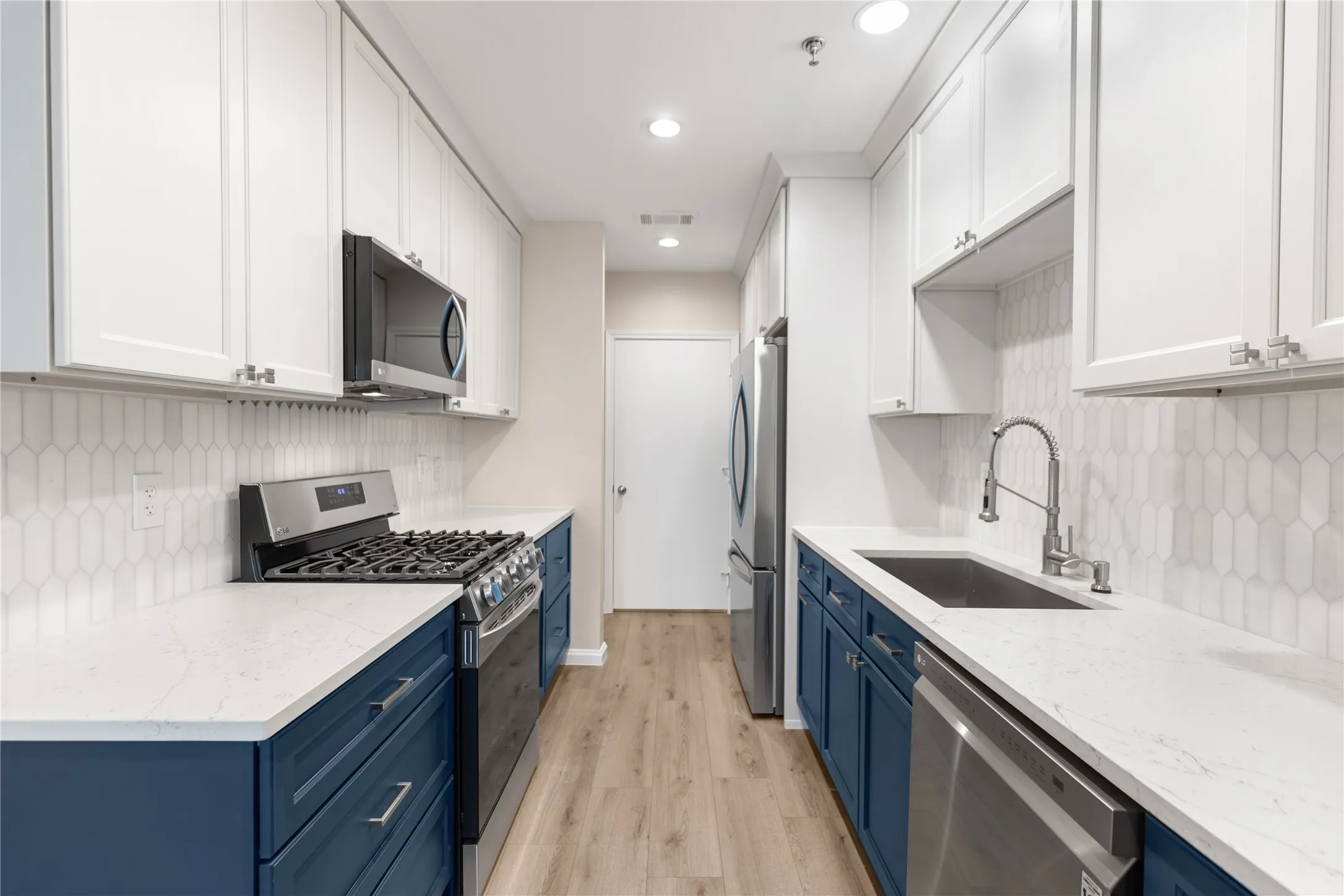 Condominium For Rent in Dallas County , 4611 Travis Street 801B, Dallas, Texas 75205, 2 Bedroom, 3 Bathroom, 2 Garage spaces, 1,552 Sqft, built in 2000, mls#21336293, Real Estate Agent in Dallas, Homes For Rent in Dallas county, Homes For Rent in Dallas, Realtor in Dallas Texas, Real Estate Brokerage Independent Realty Texas, Luminita Cordes Realtor