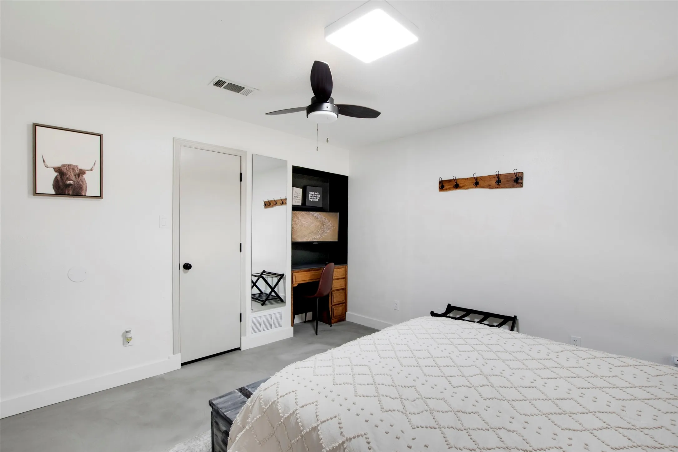 Bedroom with ceiling fan