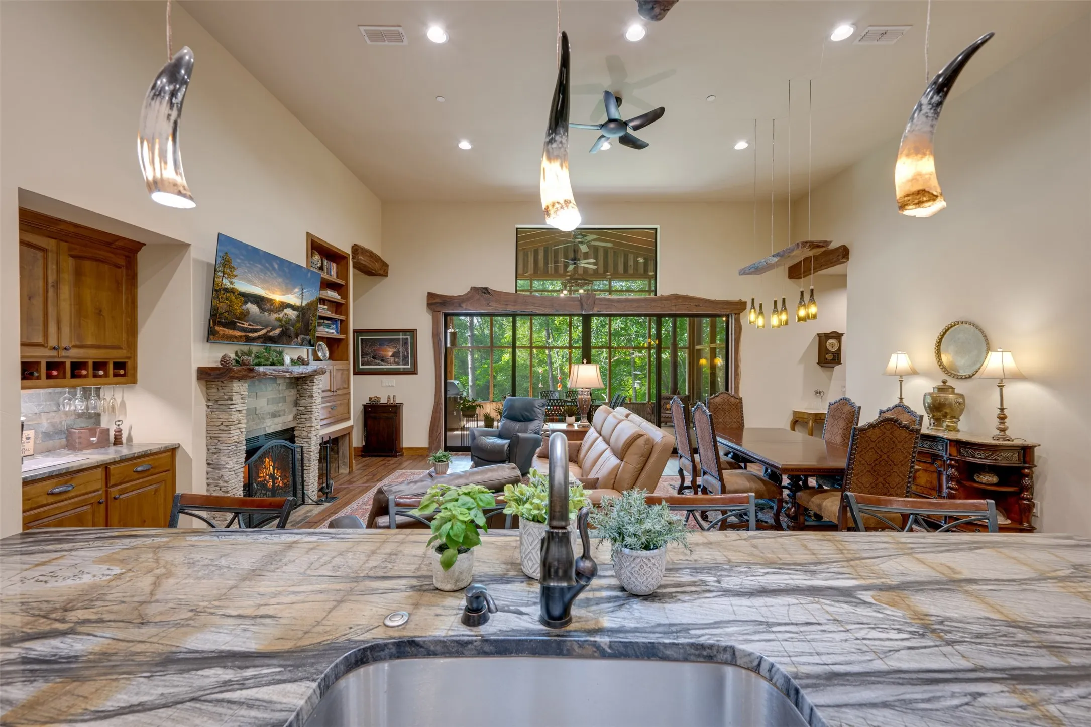 Single Family Residence For Sale in Upshur County , 6841 State Highway 154 E, Gilmer, Texas 75645, 3 Bedrooms, 3 Bathrooms, Garage spaces, 2,276 Sqft, built in 2016, Price $975,000, mls#21336611, Real Estate Agent in Gilmer, Homes For Sale in Upshur county, Homes For Sale in Gilmer, Realtor in Gilmer Texas, Real Estate Brokerage Independent Realty Texas, Luminita Cordes Realtor