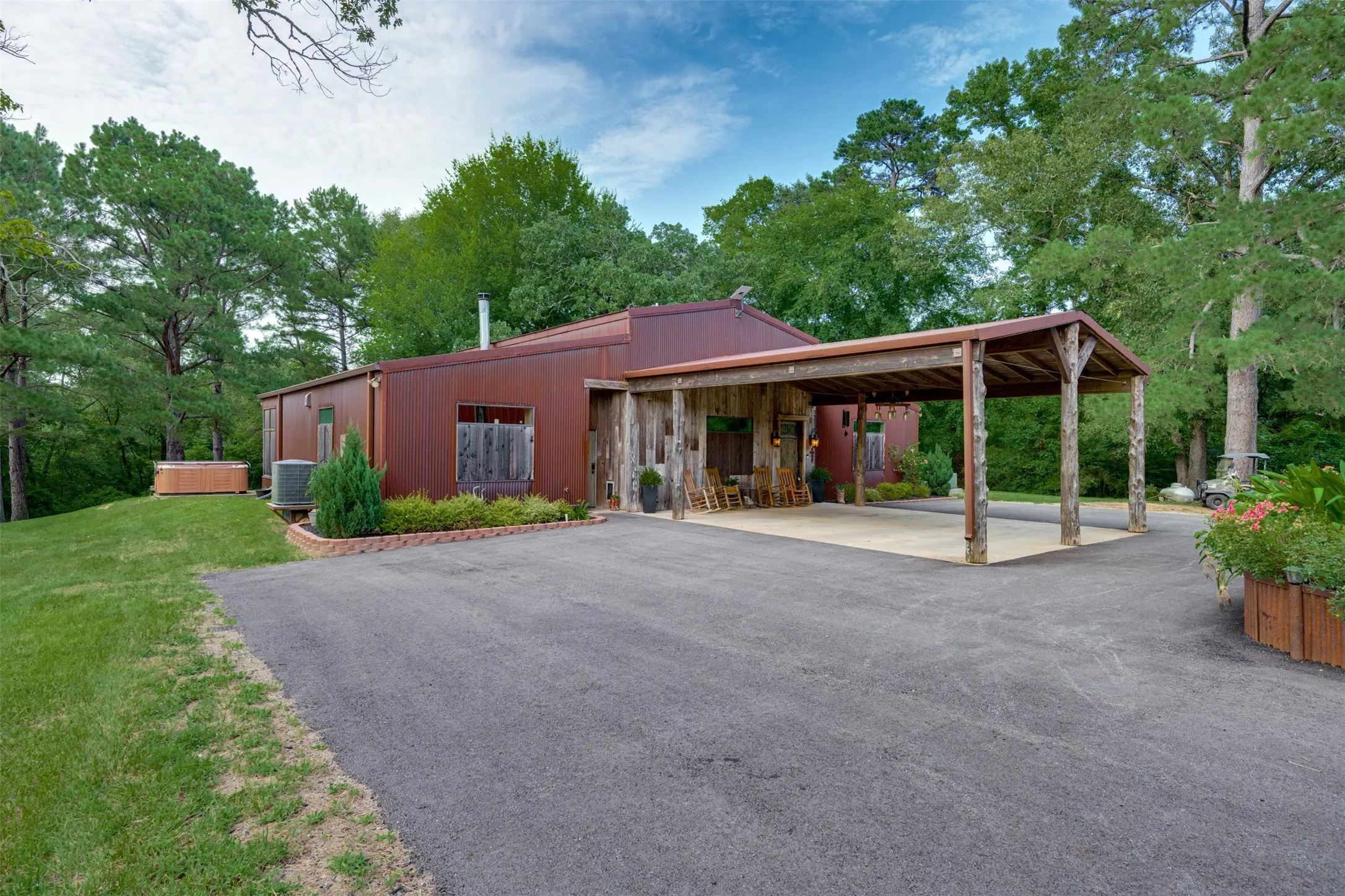 Single Family Residence For Sale in Upshur County , 6841 State Highway 154 E, Gilmer, Texas 75645, 3 Bedrooms, 3 Bathrooms, Garage spaces, 2,276 Sqft, built in 2016, Price $975,000, mls#21336611, Real Estate Agent in Gilmer, Homes For Sale in Upshur county, Homes For Sale in Gilmer, Realtor in Gilmer Texas, Real Estate Brokerage Independent Realty Texas, Luminita Cordes Realtor