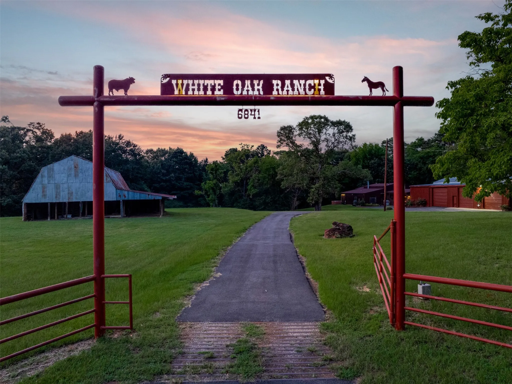 Single Family Residence For Sale in Upshur County , 6841 State Highway 154 E, Gilmer, Texas 75645, 3 Bedrooms, 3 Bathrooms, Garage spaces, 2,276 Sqft, built in 2016, Price $975,000, mls#21336611, Real Estate Agent in Gilmer, Homes For Sale in Upshur county, Homes For Sale in Gilmer, Realtor in Gilmer Texas, Real Estate Brokerage Independent Realty Texas, Luminita Cordes Realtor