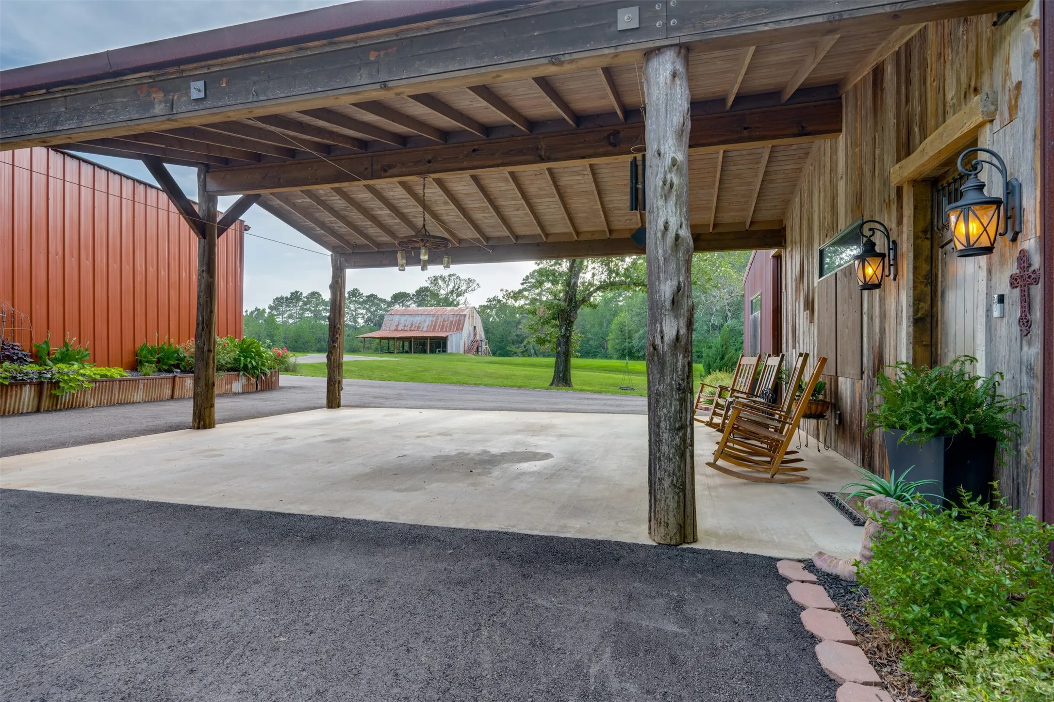 Single Family Residence For Sale in Upshur County , 6841 State Highway 154 E, Gilmer, Texas 75645, 3 Bedrooms, 3 Bathrooms, Garage spaces, 2,276 Sqft, built in 2016, Price $975,000, mls#21336611, Real Estate Agent in Gilmer, Homes For Sale in Upshur county, Homes For Sale in Gilmer, Realtor in Gilmer Texas, Real Estate Brokerage Independent Realty Texas, Luminita Cordes Realtor