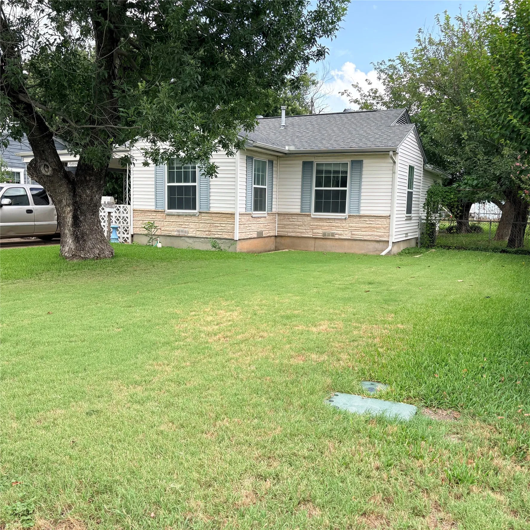 Single Family Residence For Sale in Palo Pinto County , 2101 14th Avenue, Mineral Wells, Texas 76067, 3 Bedroom, 2 Bathroom, Garage spaces, 1,388 Sqft, built in 1952, mls#21336479, Real Estate Agent in Mineral Wells, Homes For Sale in Palo Pinto county, Homes For Sale in Mineral Wells, Realtor in Mineral Wells Texas, Real Estate Brokerage Independent Realty Texas, Luminita Cordes Realtor