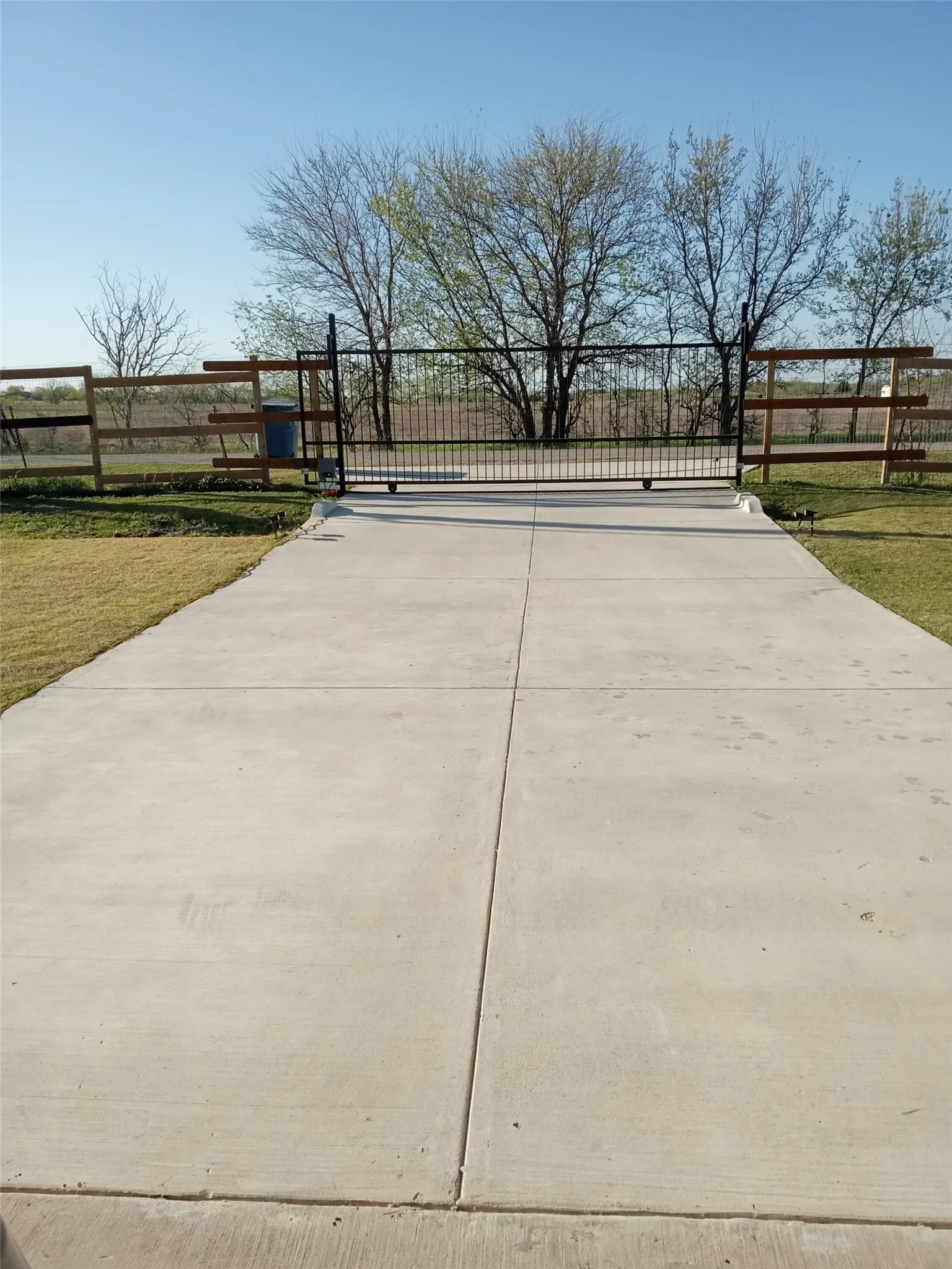 Single Family Residence For Sale in Ellis County , 750 Section House Road, Alma, Texas 75119, 3 Bedrooms, 2 Bathrooms, 2 Garage spaces, 1,694 Sqft, built in 2024, Price $475,900, mls#21336670, Real Estate Agent in Alma, Homes For Sale in Ellis county, Homes For Sale in Alma, Realtor in Alma Texas, Real Estate Brokerage Independent Realty Texas, Luminita Cordes Realtor