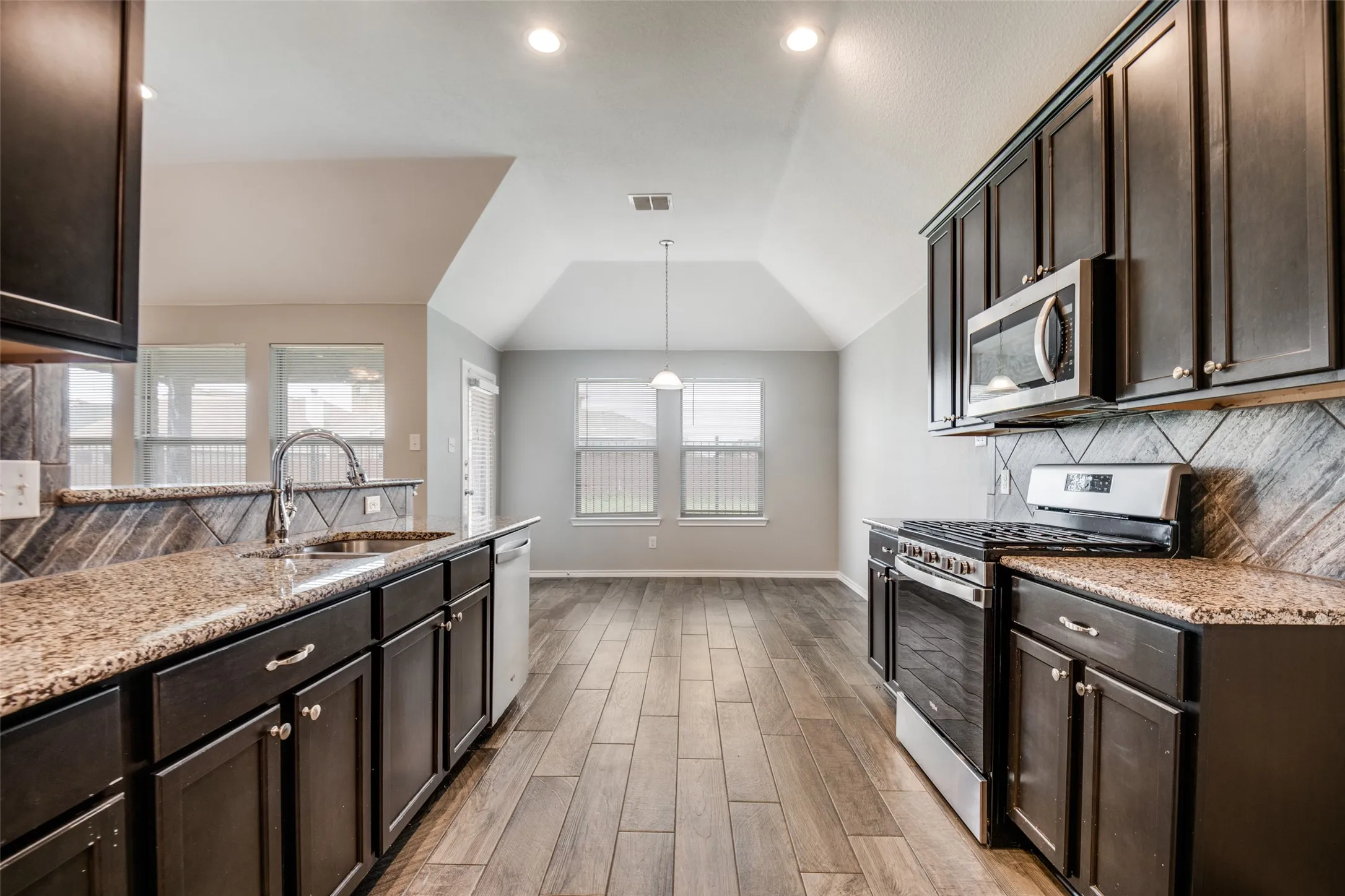 Single Family Residence For Rent in Collin County , 519 Long Prairie Drive, Royse City, Texas 75189, 4 Bedrooms, 2 Bathrooms, 2 Garage spaces, 1,910 Sqft, built in 2021, Price $2,200, mls#21336247, Real Estate Agent in Royse City, Homes For Rent in Collin county, Homes For Rent in Royse City, Realtor in Royse City Texas, Real Estate Brokerage Independent Realty Texas, Luminita Cordes Realtor