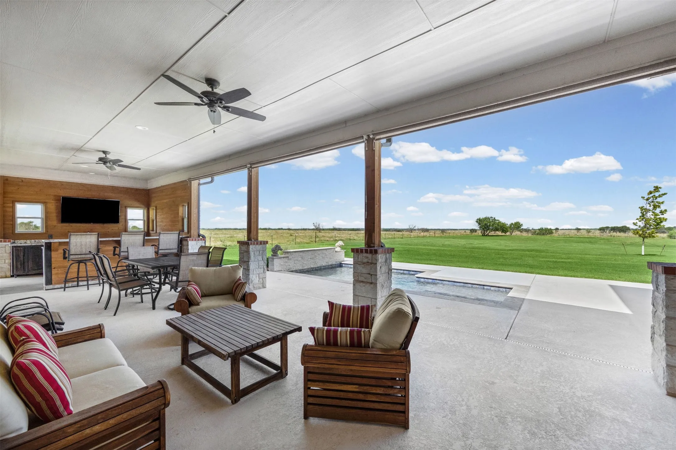 Single Family Residence For Sale in Ellis County , 511 Alsdorf Road, Ennis, Texas 75119, 3 Bedroom, 3 Bathroom, 3 Garage spaces, 3,494 Sqft, built in 2023, mls#21335662, Real Estate Agent in Ennis, Homes For Sale in Ellis county, Homes For Sale in Ennis, Realtor in Ennis Texas, Real Estate Brokerage Independent Realty Texas, Luminita Cordes Realtor