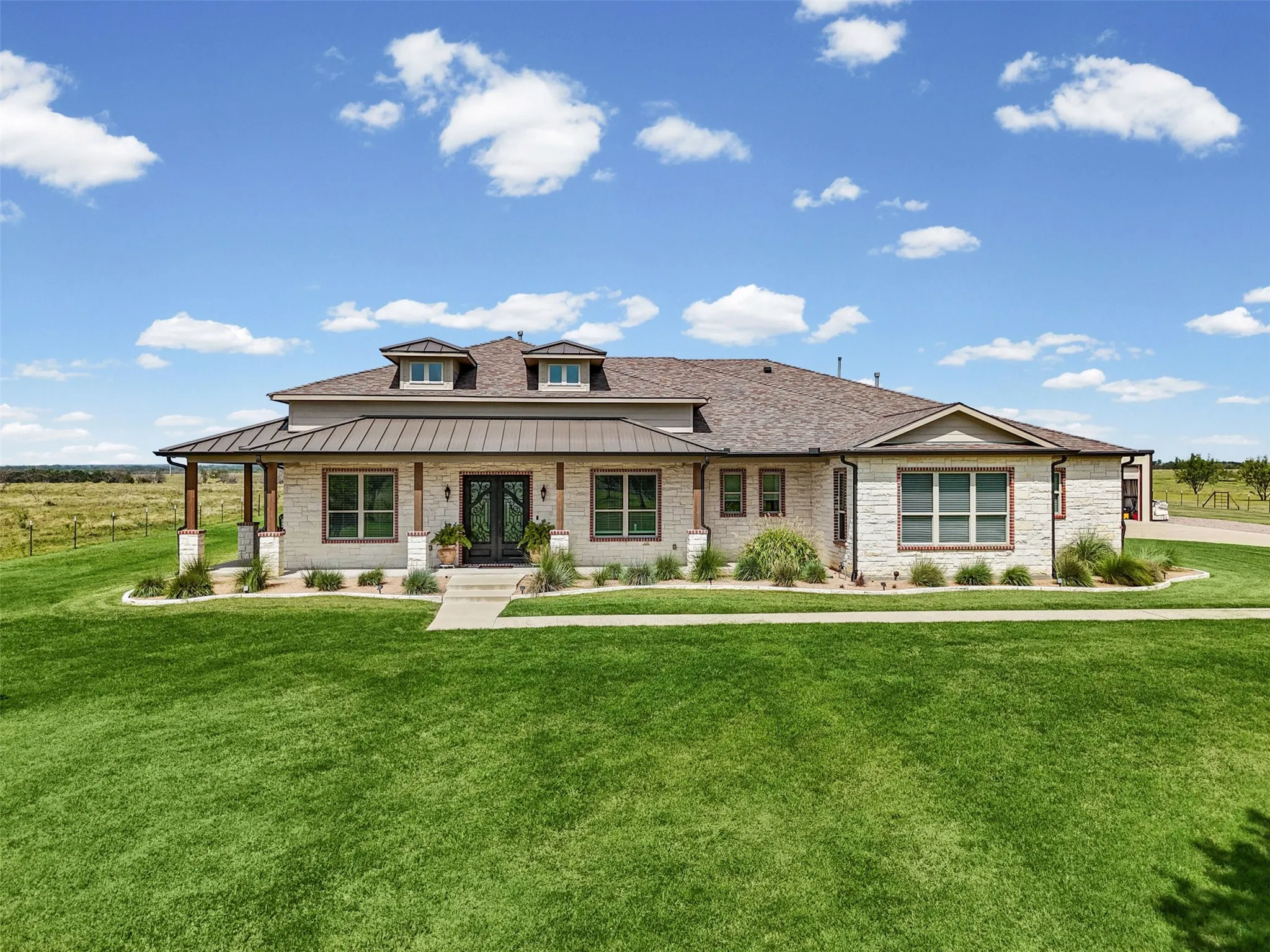 Single Family Residence For Sale in Ellis County , 511 Alsdorf Road, Ennis, Texas 75119, 3 Bedroom, 3 Bathroom, 3 Garage spaces, 3,494 Sqft, built in 2023, mls#21335662, Real Estate Agent in Ennis, Homes For Sale in Ellis county, Homes For Sale in Ennis, Realtor in Ennis Texas, Real Estate Brokerage Independent Realty Texas, Luminita Cordes Realtor
