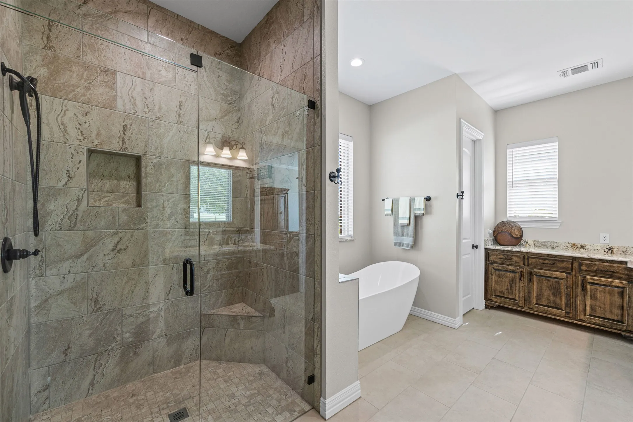 Single Family Residence For Sale in Ellis County , 511 Alsdorf Road, Ennis, Texas 75119, 3 Bedroom, 3 Bathroom, 3 Garage spaces, 3,494 Sqft, built in 2023, mls#21335662, Real Estate Agent in Ennis, Homes For Sale in Ellis county, Homes For Sale in Ennis, Realtor in Ennis Texas, Real Estate Brokerage Independent Realty Texas, Luminita Cordes Realtor