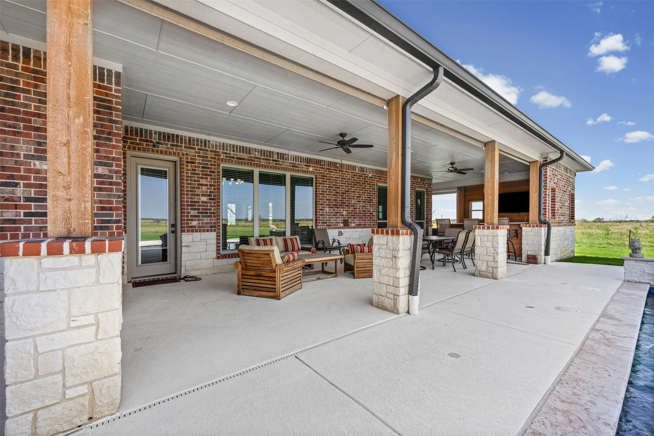 Single Family Residence For Sale in Ellis County , 511 Alsdorf Road, Ennis, Texas 75119, 3 Bedroom, 3 Bathroom, 3 Garage spaces, 3,494 Sqft, built in 2023, mls#21335662, Real Estate Agent in Ennis, Homes For Sale in Ellis county, Homes For Sale in Ennis, Realtor in Ennis Texas, Real Estate Brokerage Independent Realty Texas, Luminita Cordes Realtor