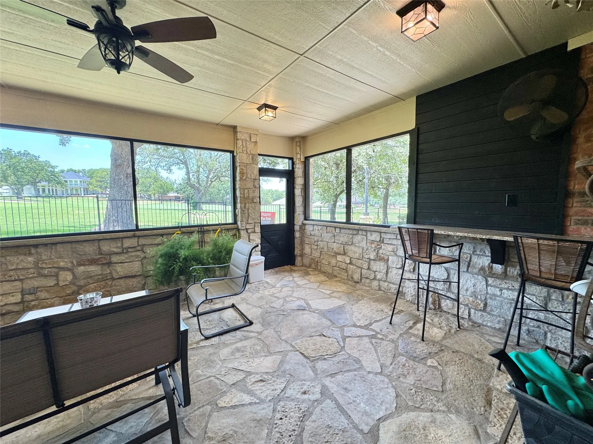 Single Family Residence For Sale in Denton County , 1908 Vintage Drive, Corinth, Texas 76210, 4 Bedroom, 3 Bathroom, 2 Garage spaces, 3,105 Sqft, built in 1990, mls#21336353, Real Estate Agent in Corinth, Homes For Sale in Denton county, Homes For Sale in Corinth, Realtor in Corinth Texas, Real Estate Brokerage Independent Realty Texas, Luminita Cordes Realtor