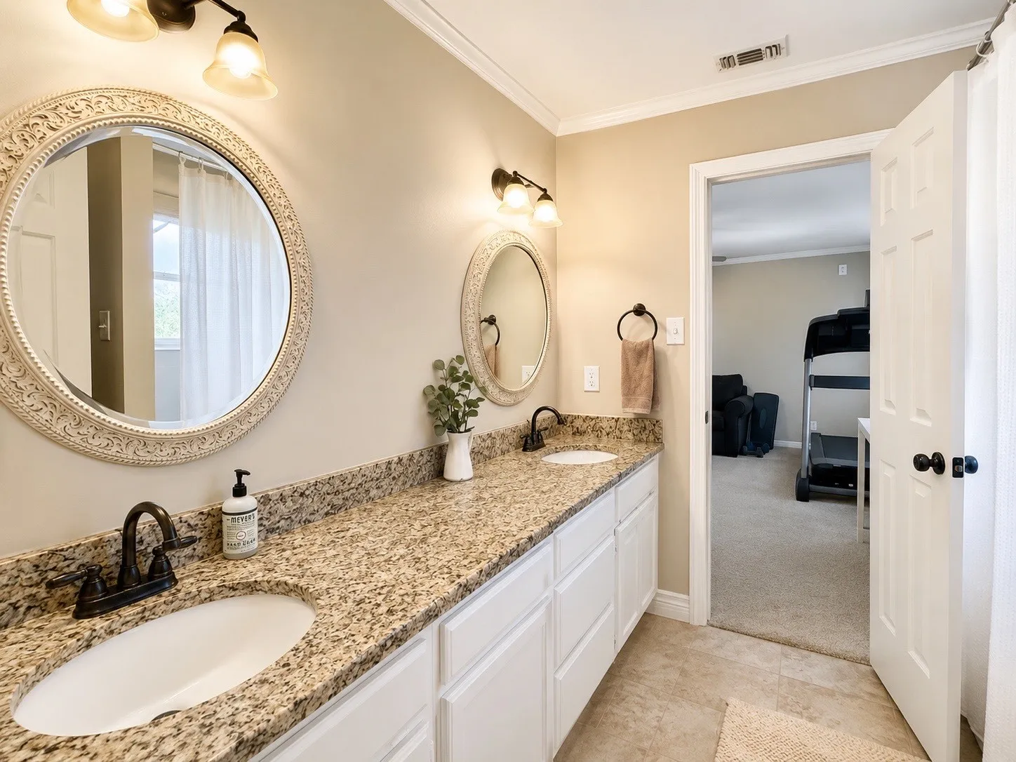 Single Family Residence For Sale in Denton County , 1908 Vintage Drive, Corinth, Texas 76210, 4 Bedroom, 3 Bathroom, 2 Garage spaces, 3,105 Sqft, built in 1990, mls#21336353, Real Estate Agent in Corinth, Homes For Sale in Denton county, Homes For Sale in Corinth, Realtor in Corinth Texas, Real Estate Brokerage Independent Realty Texas, Luminita Cordes Realtor
