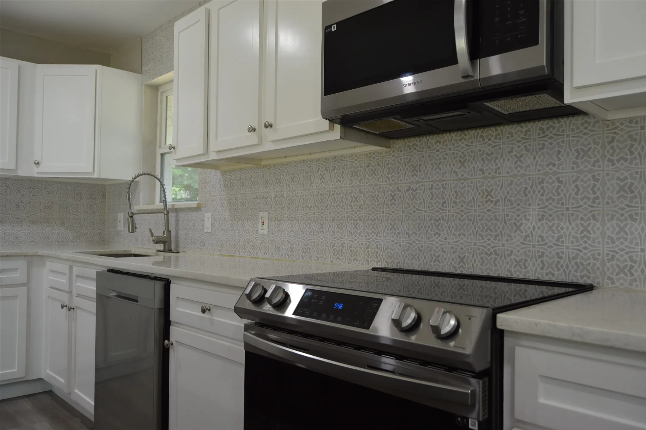 Single Family Residence For Sale in Hunt County , 501 E 2nd Street, Quinlan, Texas 75474, 3 Bedroom, 2 Bathroom, Garage spaces, 1,464 Sqft, built in 1977, Price $210,000, mls#21336664, Real Estate Agent in Quinlan, Homes For Sale in Hunt county, Homes For Sale in Quinlan, Realtor in Quinlan Texas, Real Estate Brokerage Independent Realty Texas, Luminita Cordes Realtor