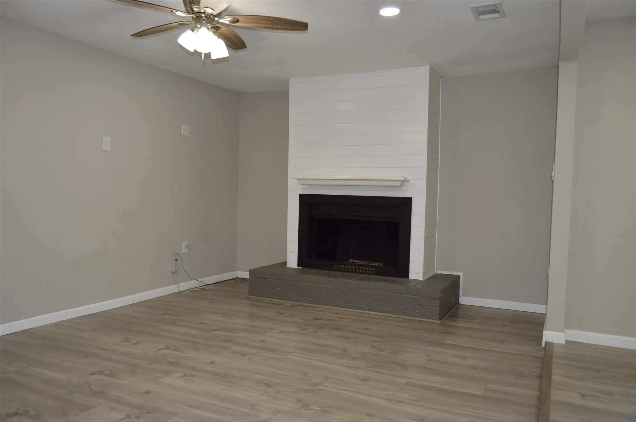Single Family Residence For Sale in Hunt County , 501 E 2nd Street, Quinlan, Texas 75474, 3 Bedroom, 2 Bathroom, Garage spaces, 1,464 Sqft, built in 1977, Price $210,000, mls#21336664, Real Estate Agent in Quinlan, Homes For Sale in Hunt county, Homes For Sale in Quinlan, Realtor in Quinlan Texas, Real Estate Brokerage Independent Realty Texas, Luminita Cordes Realtor