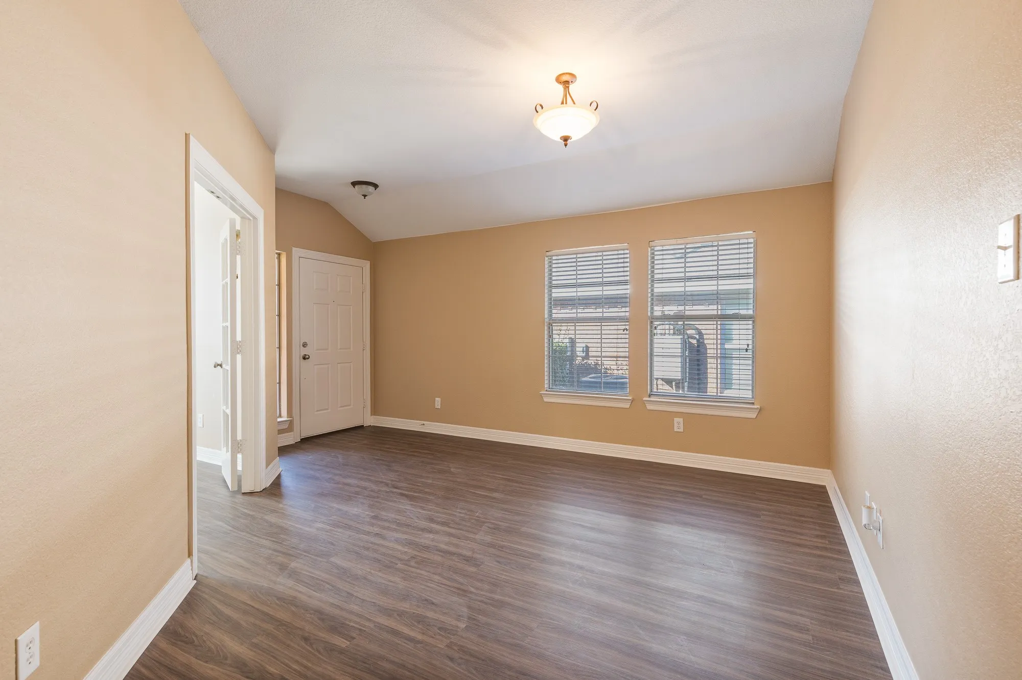 Single Family Residence For Rent in Denton County , 1617 Nighthawk Drive, Little Elm, Texas 75068, 4 Bedroom, 2 Bathroom, 2 Garage spaces, 2,160 Sqft, built in 2006, mls#21336686, Real Estate Agent in Little Elm, Homes For Rent in Denton county, Homes For Rent in Little Elm, Realtor in Little Elm Texas, Real Estate Brokerage Independent Realty Texas, Luminita Cordes Realtor
