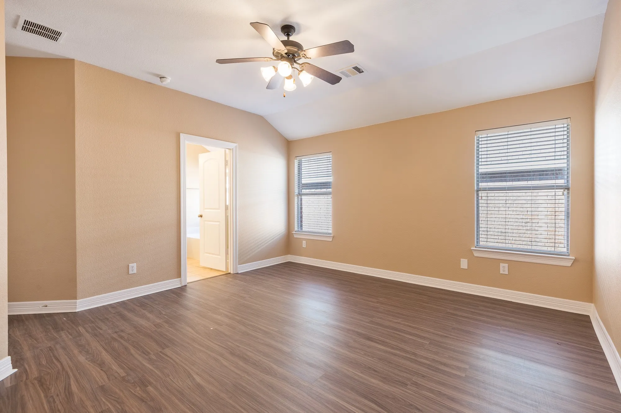 Single Family Residence For Rent in Denton County , 1617 Nighthawk Drive, Little Elm, Texas 75068, 4 Bedroom, 2 Bathroom, 2 Garage spaces, 2,160 Sqft, built in 2006, mls#21336686, Real Estate Agent in Little Elm, Homes For Rent in Denton county, Homes For Rent in Little Elm, Realtor in Little Elm Texas, Real Estate Brokerage Independent Realty Texas, Luminita Cordes Realtor