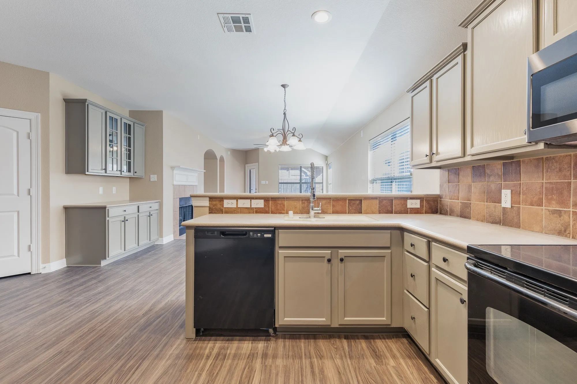 Single Family Residence For Rent in Denton County , 1617 Nighthawk Drive, Little Elm, Texas 75068, 4 Bedroom, 2 Bathroom, 2 Garage spaces, 2,160 Sqft, built in 2006, mls#21336686, Real Estate Agent in Little Elm, Homes For Rent in Denton county, Homes For Rent in Little Elm, Realtor in Little Elm Texas, Real Estate Brokerage Independent Realty Texas, Luminita Cordes Realtor