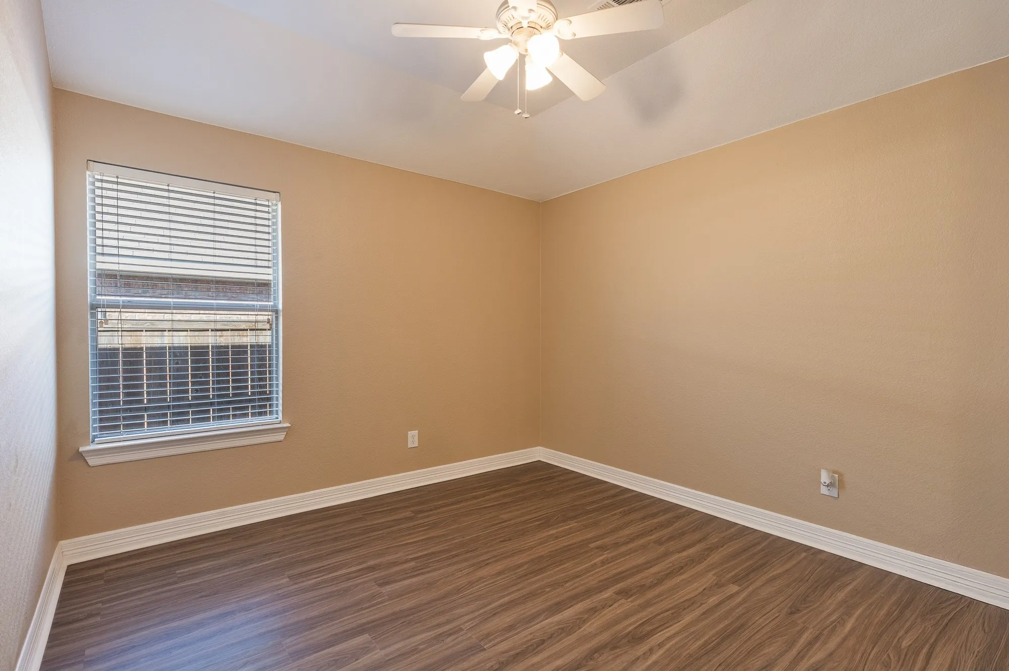 Single Family Residence For Rent in Denton County , 1617 Nighthawk Drive, Little Elm, Texas 75068, 4 Bedroom, 2 Bathroom, 2 Garage spaces, 2,160 Sqft, built in 2006, mls#21336686, Real Estate Agent in Little Elm, Homes For Rent in Denton county, Homes For Rent in Little Elm, Realtor in Little Elm Texas, Real Estate Brokerage Independent Realty Texas, Luminita Cordes Realtor