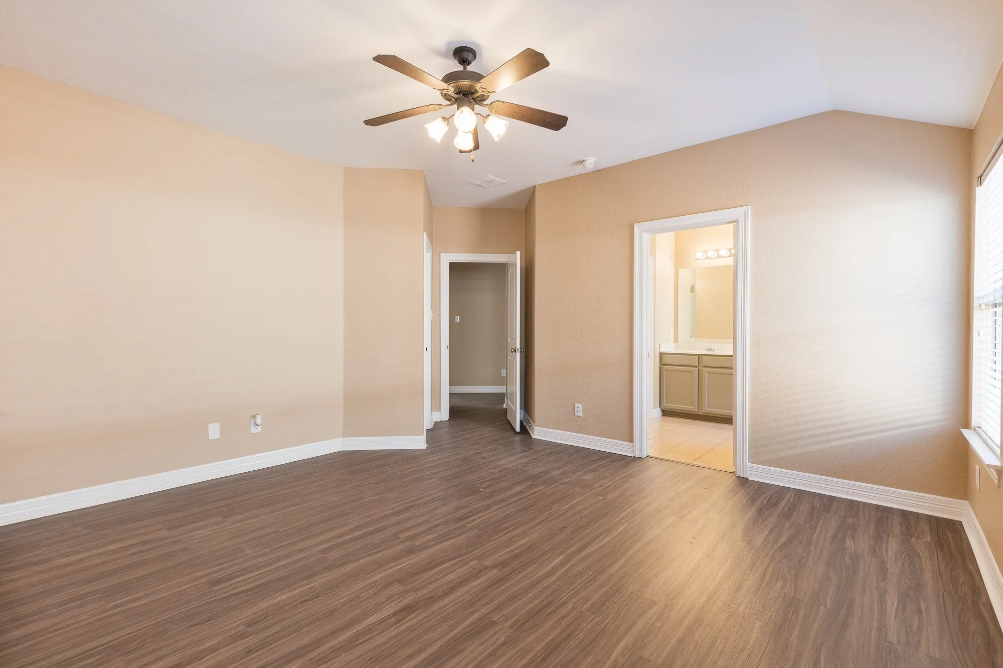 Single Family Residence For Rent in Denton County , 1617 Nighthawk Drive, Little Elm, Texas 75068, 4 Bedroom, 2 Bathroom, 2 Garage spaces, 2,160 Sqft, built in 2006, mls#21336686, Real Estate Agent in Little Elm, Homes For Rent in Denton county, Homes For Rent in Little Elm, Realtor in Little Elm Texas, Real Estate Brokerage Independent Realty Texas, Luminita Cordes Realtor