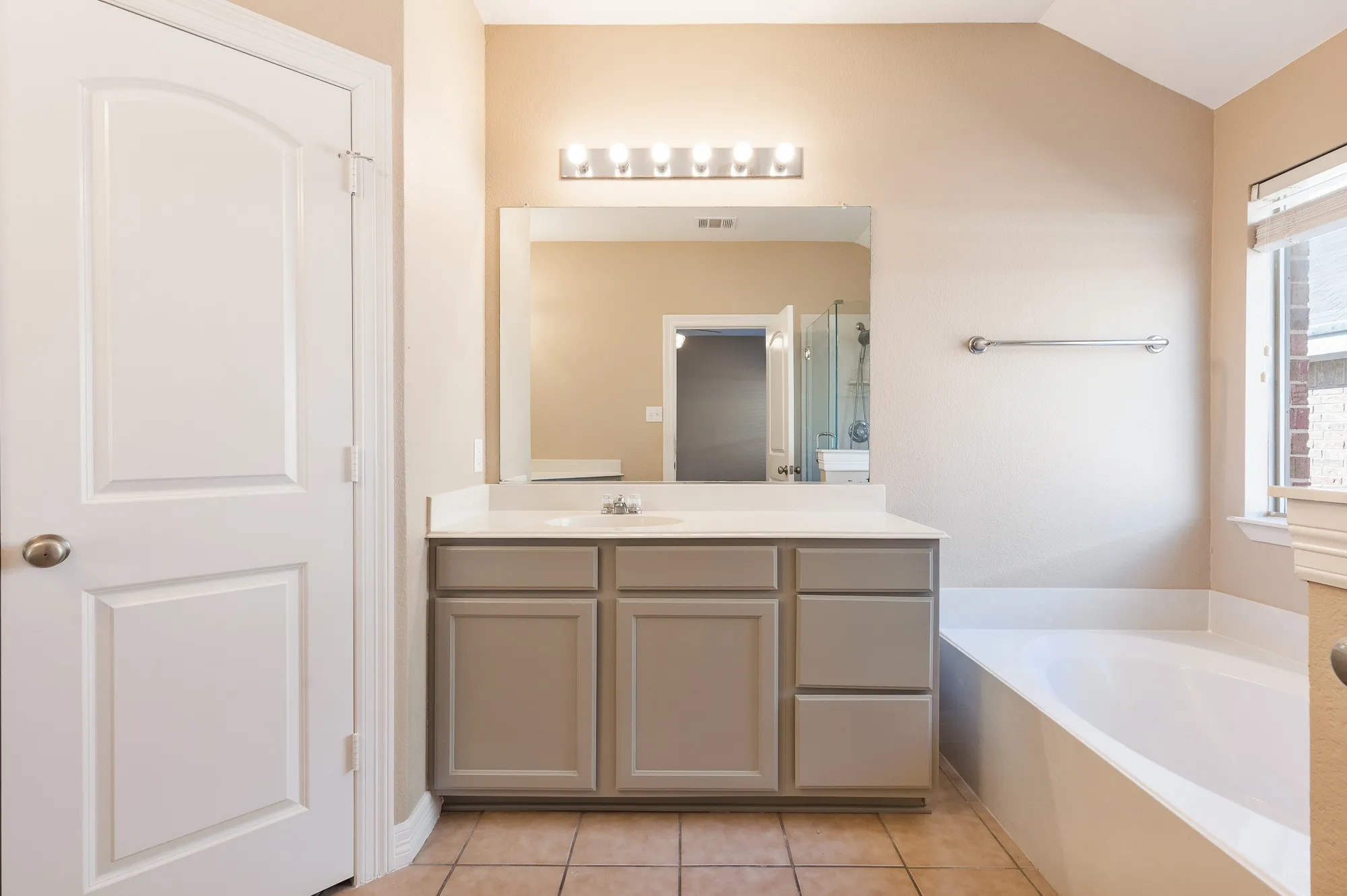 Single Family Residence For Rent in Denton County , 1617 Nighthawk Drive, Little Elm, Texas 75068, 4 Bedroom, 2 Bathroom, 2 Garage spaces, 2,160 Sqft, built in 2006, mls#21336686, Real Estate Agent in Little Elm, Homes For Rent in Denton county, Homes For Rent in Little Elm, Realtor in Little Elm Texas, Real Estate Brokerage Independent Realty Texas, Luminita Cordes Realtor