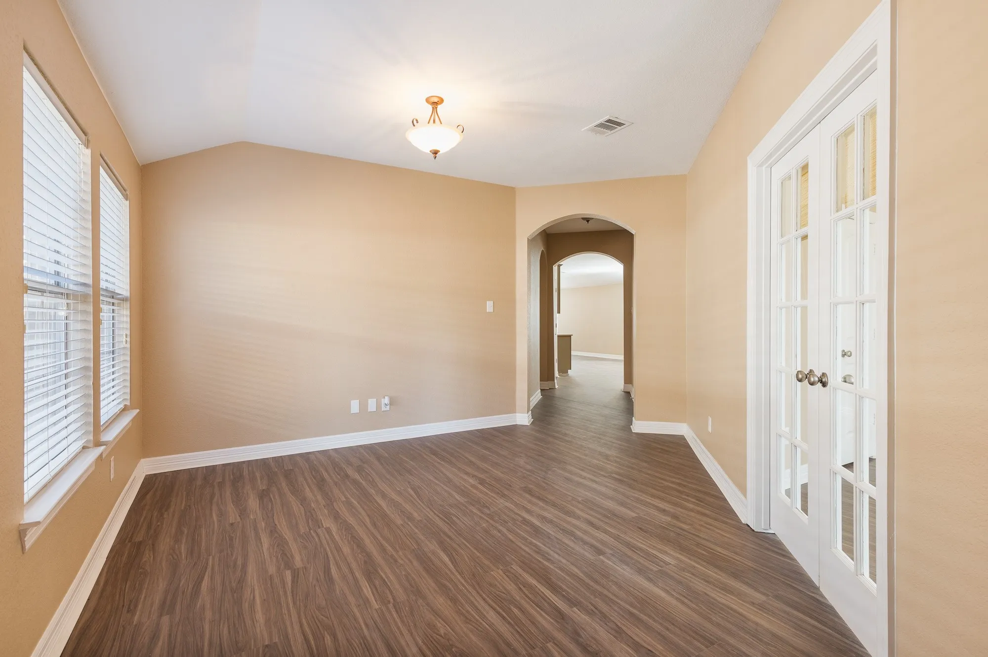 Single Family Residence For Rent in Denton County , 1617 Nighthawk Drive, Little Elm, Texas 75068, 4 Bedroom, 2 Bathroom, 2 Garage spaces, 2,160 Sqft, built in 2006, mls#21336686, Real Estate Agent in Little Elm, Homes For Rent in Denton county, Homes For Rent in Little Elm, Realtor in Little Elm Texas, Real Estate Brokerage Independent Realty Texas, Luminita Cordes Realtor