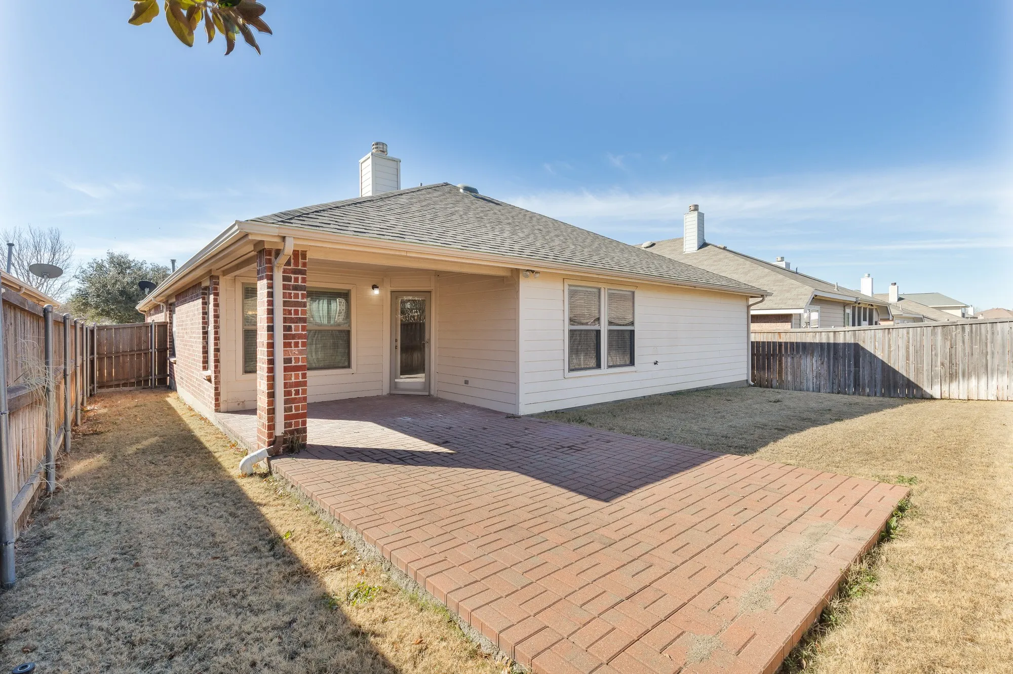 Single Family Residence For Rent in Denton County , 1617 Nighthawk Drive, Little Elm, Texas 75068, 4 Bedroom, 2 Bathroom, 2 Garage spaces, 2,160 Sqft, built in 2006, mls#21336686, Real Estate Agent in Little Elm, Homes For Rent in Denton county, Homes For Rent in Little Elm, Realtor in Little Elm Texas, Real Estate Brokerage Independent Realty Texas, Luminita Cordes Realtor