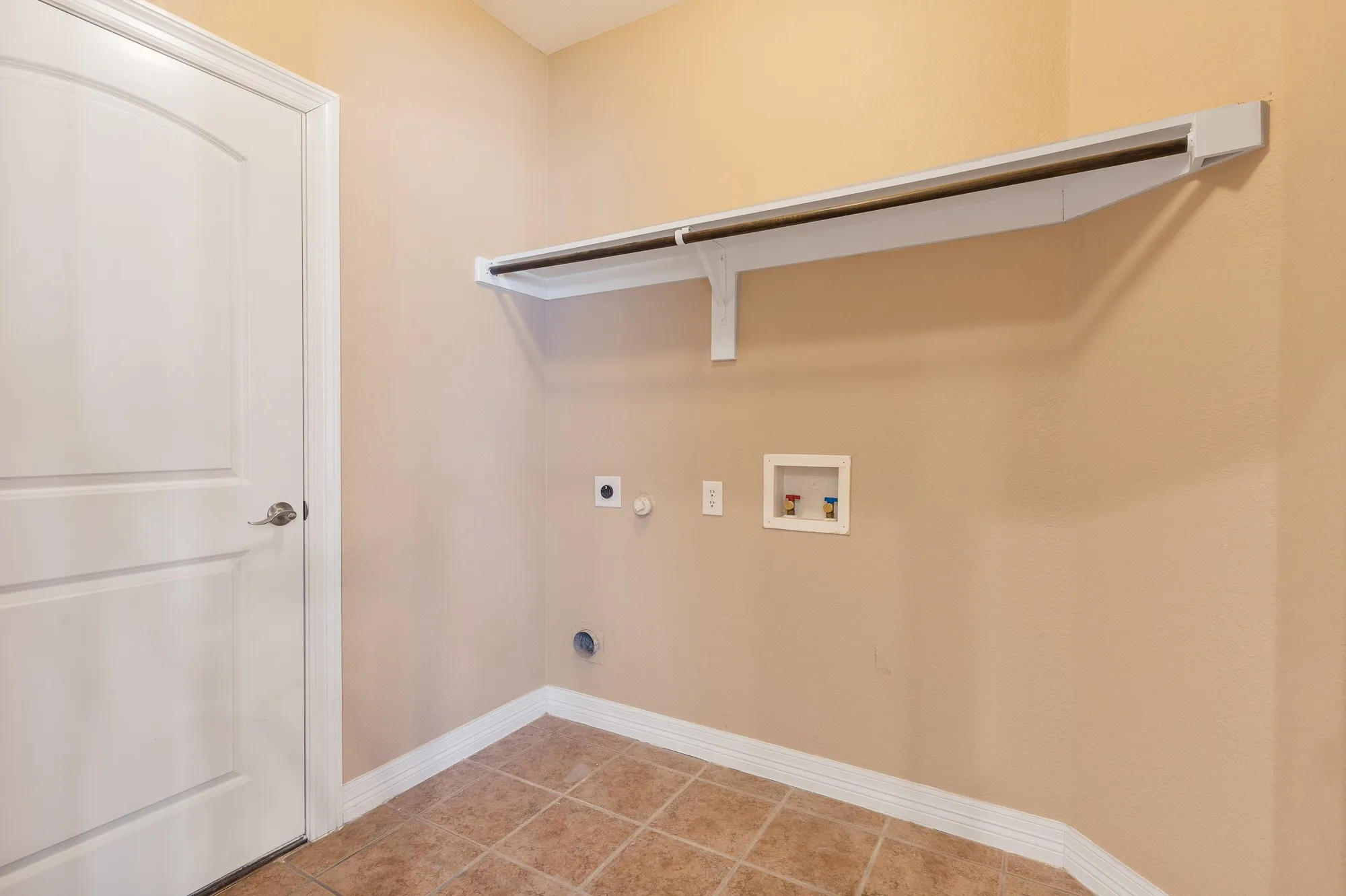 Single Family Residence For Rent in Denton County , 1617 Nighthawk Drive, Little Elm, Texas 75068, 4 Bedroom, 2 Bathroom, 2 Garage spaces, 2,160 Sqft, built in 2006, mls#21336686, Real Estate Agent in Little Elm, Homes For Rent in Denton county, Homes For Rent in Little Elm, Realtor in Little Elm Texas, Real Estate Brokerage Independent Realty Texas, Luminita Cordes Realtor