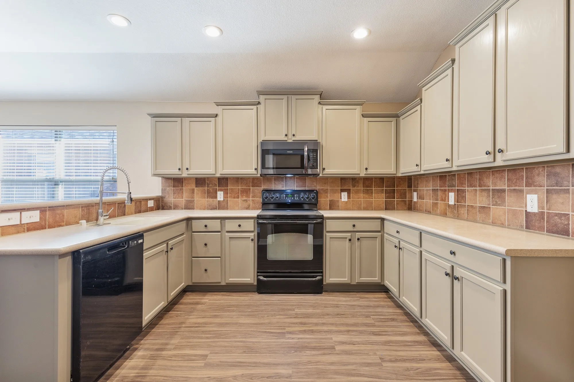 Single Family Residence For Rent in Denton County , 1617 Nighthawk Drive, Little Elm, Texas 75068, 4 Bedroom, 2 Bathroom, 2 Garage spaces, 2,160 Sqft, built in 2006, mls#21336686, Real Estate Agent in Little Elm, Homes For Rent in Denton county, Homes For Rent in Little Elm, Realtor in Little Elm Texas, Real Estate Brokerage Independent Realty Texas, Luminita Cordes Realtor
