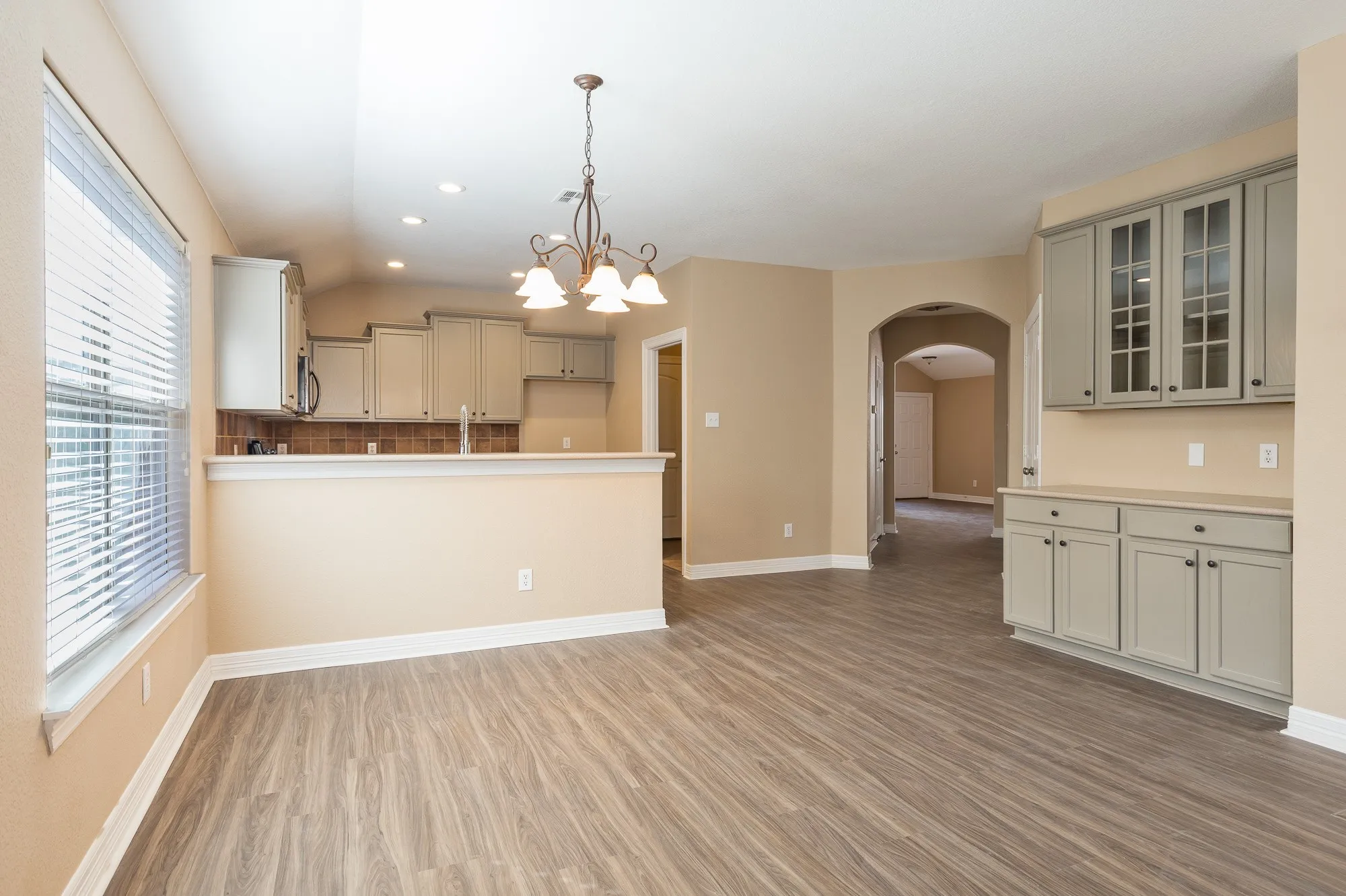 Single Family Residence For Rent in Denton County , 1617 Nighthawk Drive, Little Elm, Texas 75068, 4 Bedroom, 2 Bathroom, 2 Garage spaces, 2,160 Sqft, built in 2006, mls#21336686, Real Estate Agent in Little Elm, Homes For Rent in Denton county, Homes For Rent in Little Elm, Realtor in Little Elm Texas, Real Estate Brokerage Independent Realty Texas, Luminita Cordes Realtor