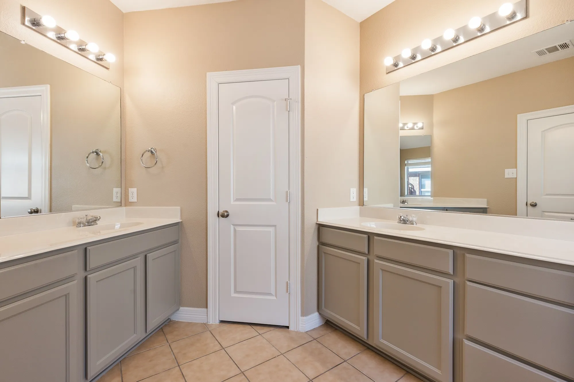 Single Family Residence For Rent in Denton County , 1617 Nighthawk Drive, Little Elm, Texas 75068, 4 Bedroom, 2 Bathroom, 2 Garage spaces, 2,160 Sqft, built in 2006, mls#21336686, Real Estate Agent in Little Elm, Homes For Rent in Denton county, Homes For Rent in Little Elm, Realtor in Little Elm Texas, Real Estate Brokerage Independent Realty Texas, Luminita Cordes Realtor