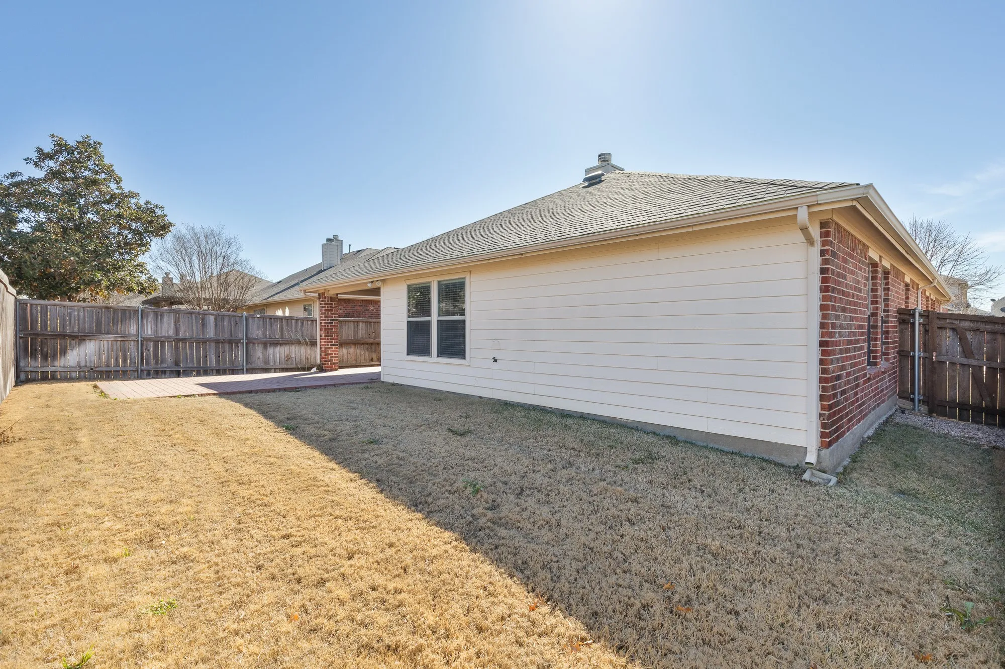 Single Family Residence For Rent in Denton County , 1617 Nighthawk Drive, Little Elm, Texas 75068, 4 Bedroom, 2 Bathroom, 2 Garage spaces, 2,160 Sqft, built in 2006, mls#21336686, Real Estate Agent in Little Elm, Homes For Rent in Denton county, Homes For Rent in Little Elm, Realtor in Little Elm Texas, Real Estate Brokerage Independent Realty Texas, Luminita Cordes Realtor