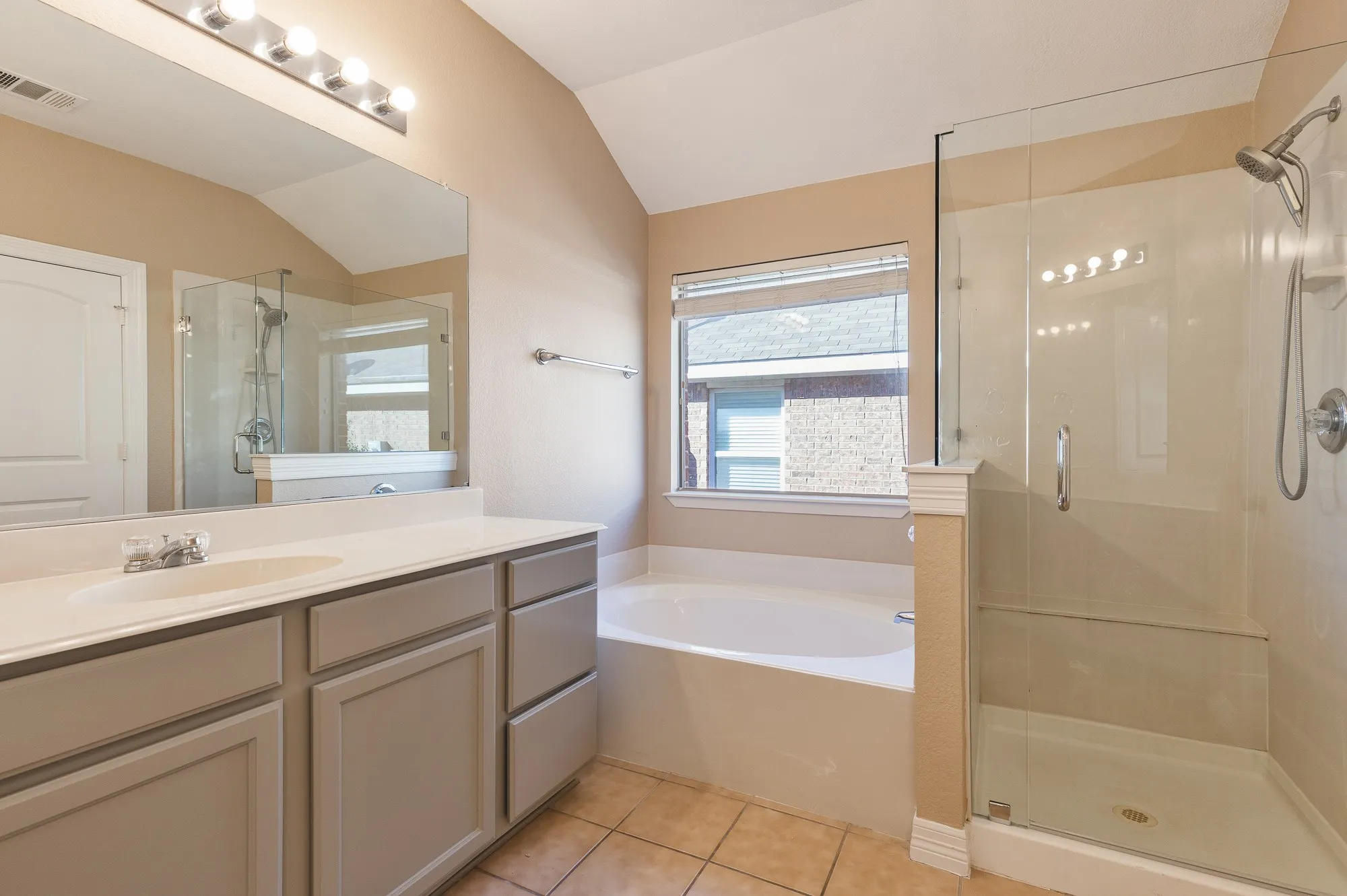 Single Family Residence For Rent in Denton County , 1617 Nighthawk Drive, Little Elm, Texas 75068, 4 Bedroom, 2 Bathroom, 2 Garage spaces, 2,160 Sqft, built in 2006, mls#21336686, Real Estate Agent in Little Elm, Homes For Rent in Denton county, Homes For Rent in Little Elm, Realtor in Little Elm Texas, Real Estate Brokerage Independent Realty Texas, Luminita Cordes Realtor