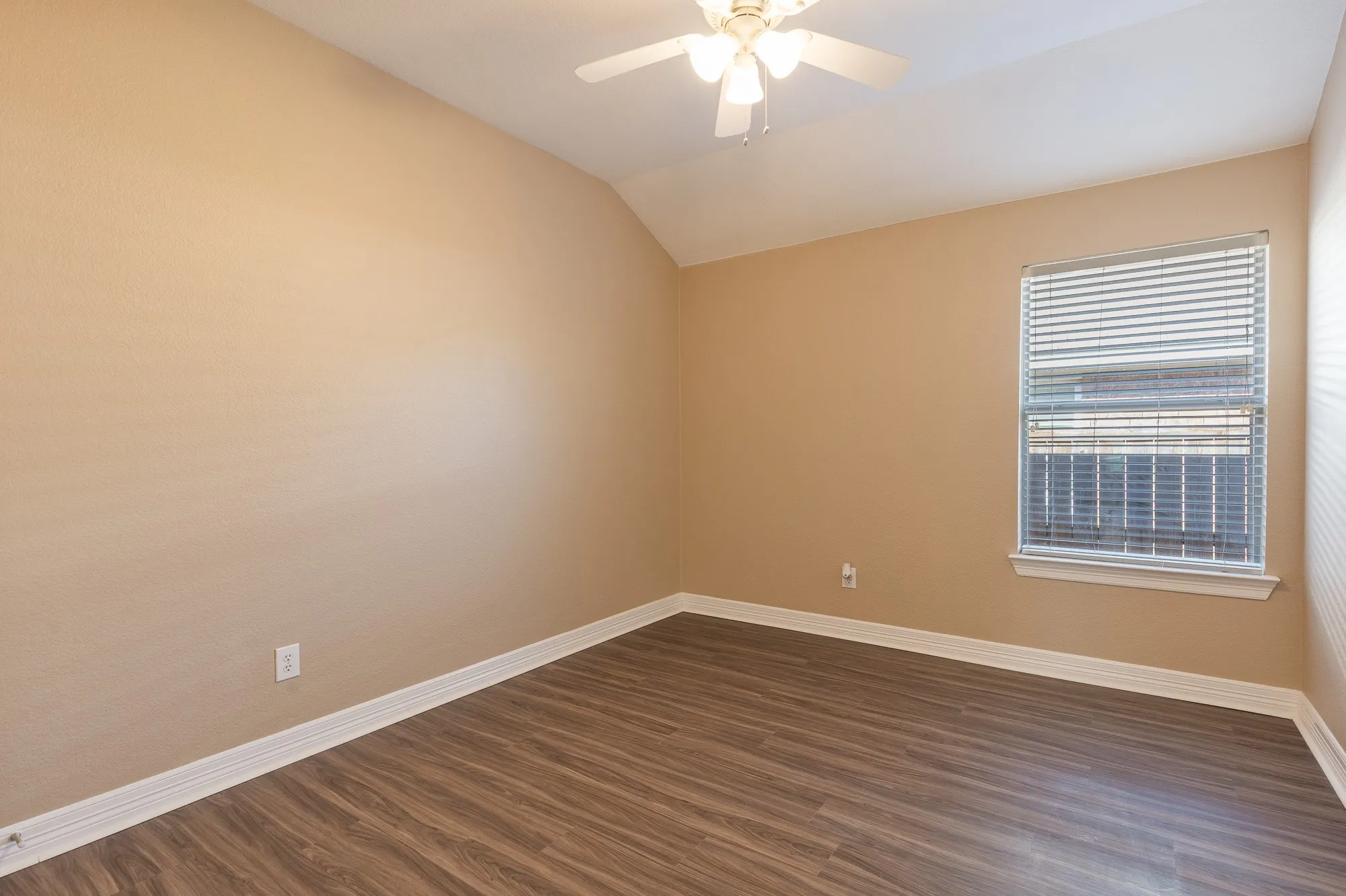 Single Family Residence For Rent in Denton County , 1617 Nighthawk Drive, Little Elm, Texas 75068, 4 Bedroom, 2 Bathroom, 2 Garage spaces, 2,160 Sqft, built in 2006, mls#21336686, Real Estate Agent in Little Elm, Homes For Rent in Denton county, Homes For Rent in Little Elm, Realtor in Little Elm Texas, Real Estate Brokerage Independent Realty Texas, Luminita Cordes Realtor