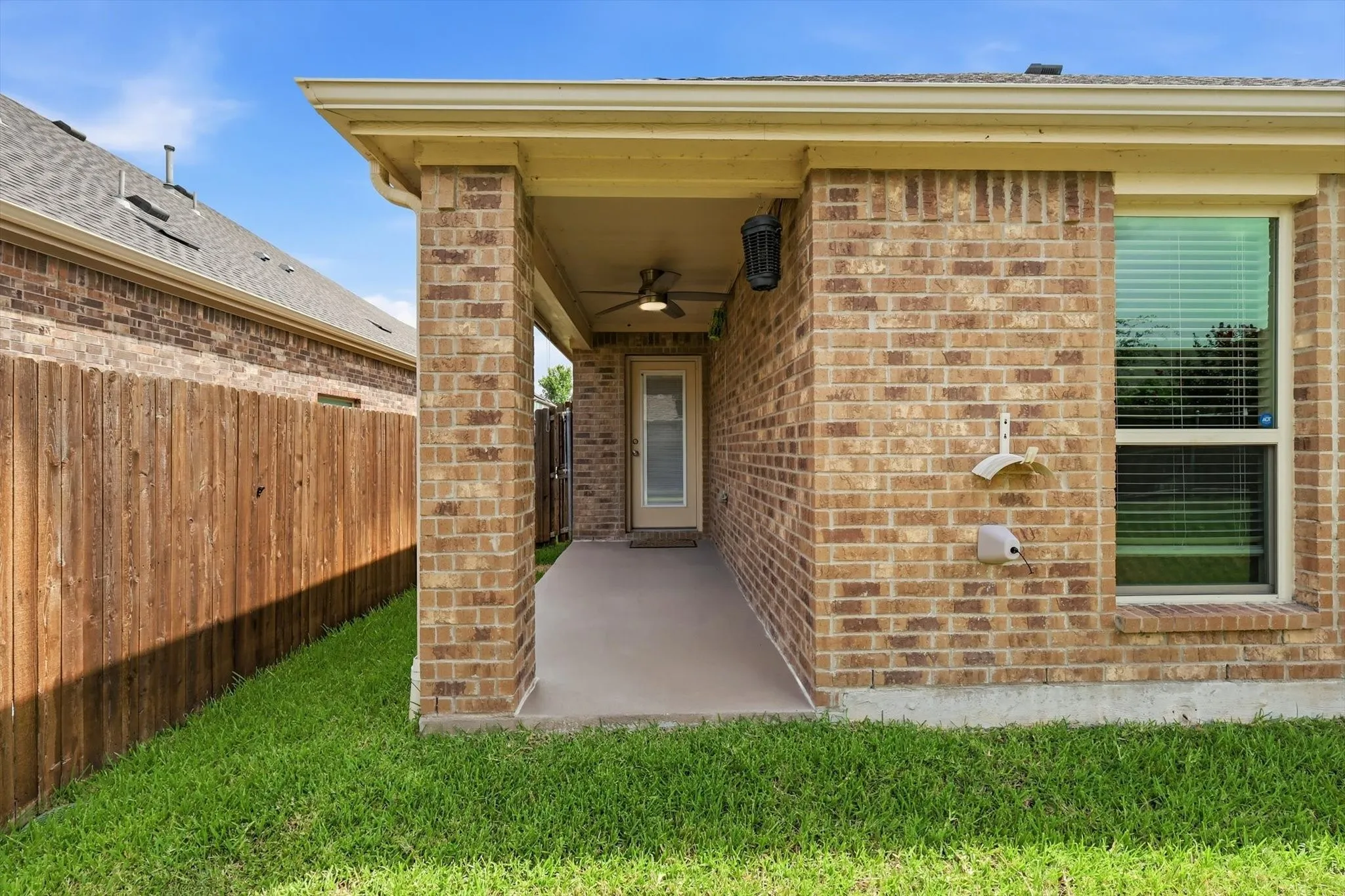 Single Family Residence For Sale in Denton County , 16204 Sparkhill Street, Frisco, Texas 75036, 3 Bedroom, 2 Bathroom, 2 Garage spaces, 1,778 Sqft, built in 2017, mls#21336691, Real Estate Agent in Frisco, Homes For Sale in Denton county, Homes For Sale in Frisco, Realtor in Frisco Texas, Real Estate Brokerage Independent Realty Texas, Luminita Cordes Realtor