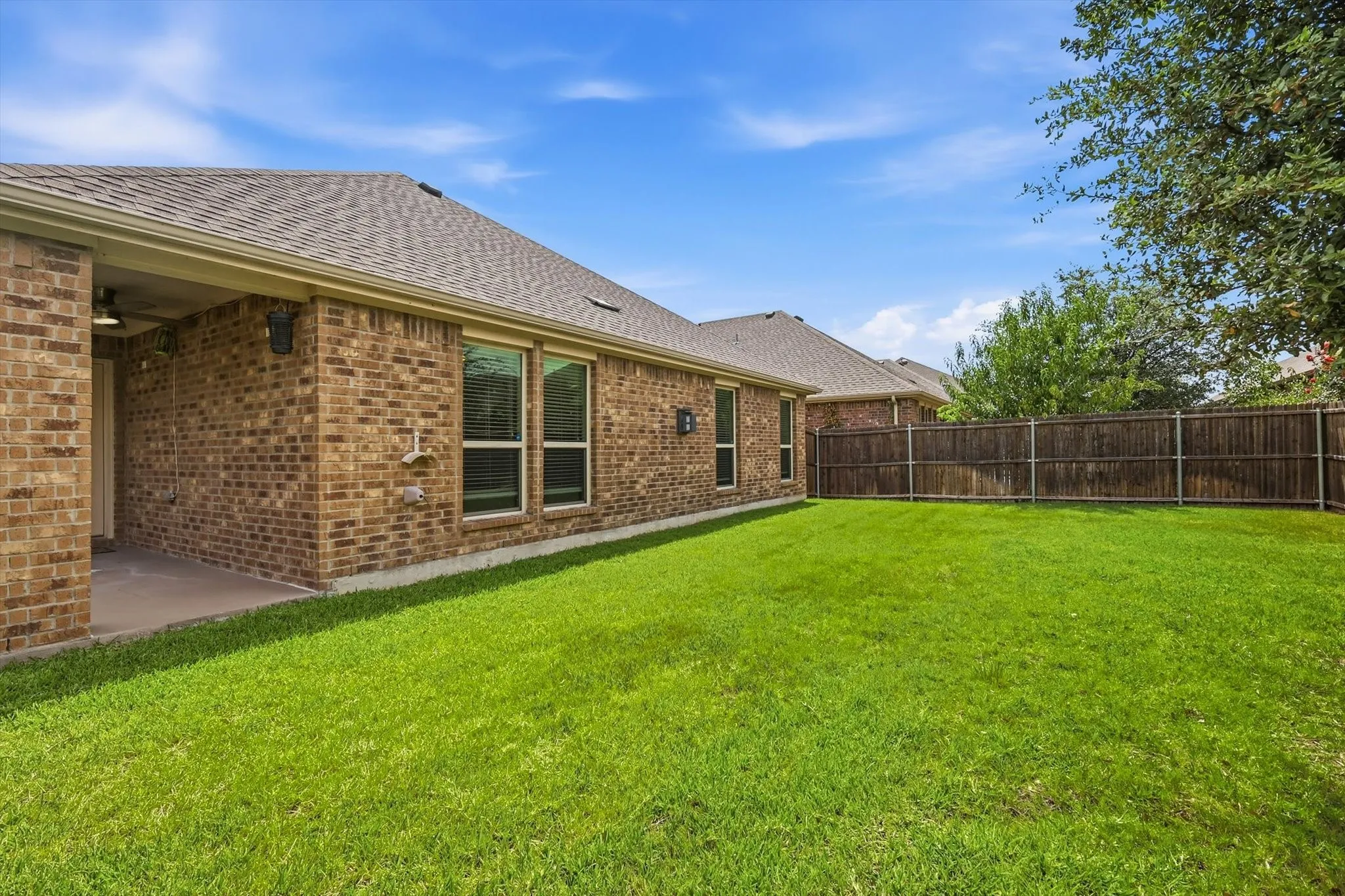 Single Family Residence For Sale in Denton County , 16204 Sparkhill Street, Frisco, Texas 75036, 3 Bedroom, 2 Bathroom, 2 Garage spaces, 1,778 Sqft, built in 2017, mls#21336691, Real Estate Agent in Frisco, Homes For Sale in Denton county, Homes For Sale in Frisco, Realtor in Frisco Texas, Real Estate Brokerage Independent Realty Texas, Luminita Cordes Realtor