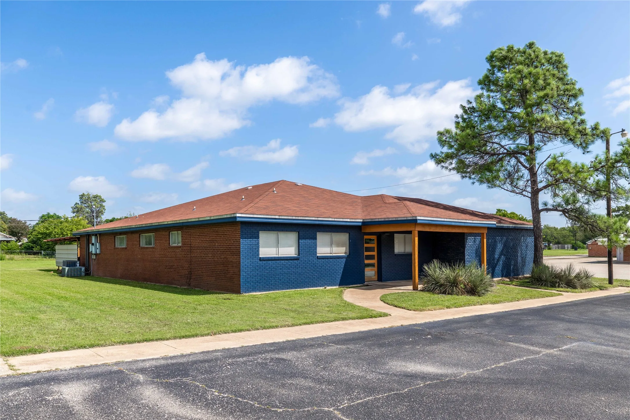 Business For Sale in Brown County , 2201 Coggin Avenue, Brownwood, Texas 76801, 0, 0, Garage spaces, 0 Sqft, built in 1961, Price $224,900, mls#21336696, Real Estate Agent in Brownwood, Homes For Sale in Brown county, Homes For Sale in Brownwood, Realtor in Brownwood Texas, Real Estate Brokerage Independent Realty Texas, Luminita Cordes Realtor