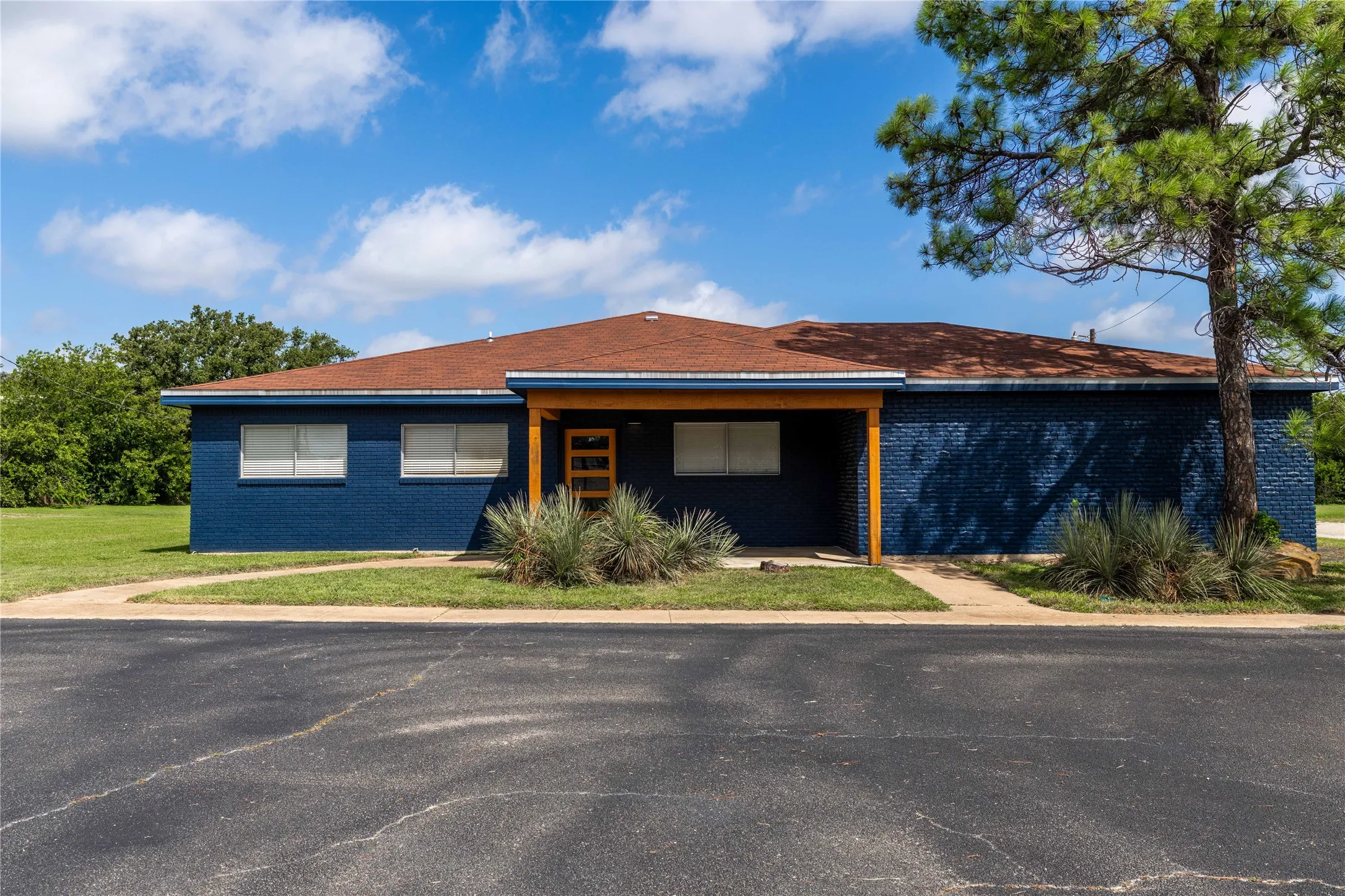 Business For Sale in Brown County , 2201 Coggin Avenue, Brownwood, Texas 76801, 0, 0, Garage spaces, 0 Sqft, built in 1961, Price $224,900, mls#21336696, Real Estate Agent in Brownwood, Homes For Sale in Brown county, Homes For Sale in Brownwood, Realtor in Brownwood Texas, Real Estate Brokerage Independent Realty Texas, Luminita Cordes Realtor