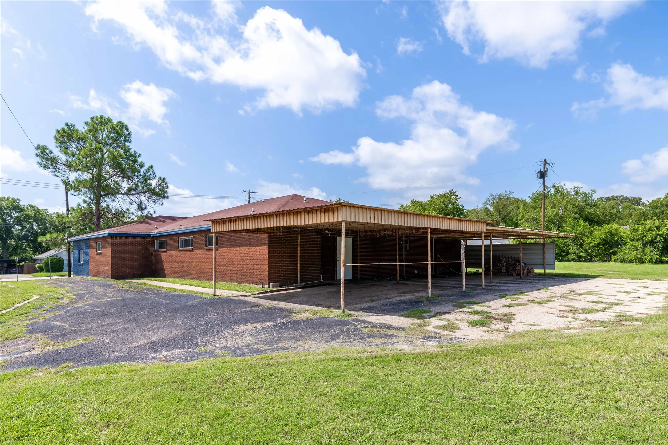 Business For Sale in Brown County , 2201 Coggin Avenue, Brownwood, Texas 76801, 0, 0, Garage spaces, 0 Sqft, built in 1961, Price $224,900, mls#21336696, Real Estate Agent in Brownwood, Homes For Sale in Brown county, Homes For Sale in Brownwood, Realtor in Brownwood Texas, Real Estate Brokerage Independent Realty Texas, Luminita Cordes Realtor