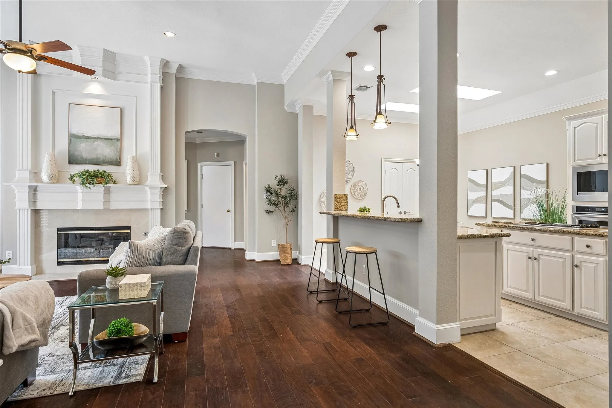 Open floor plan allows for easy entertaining!