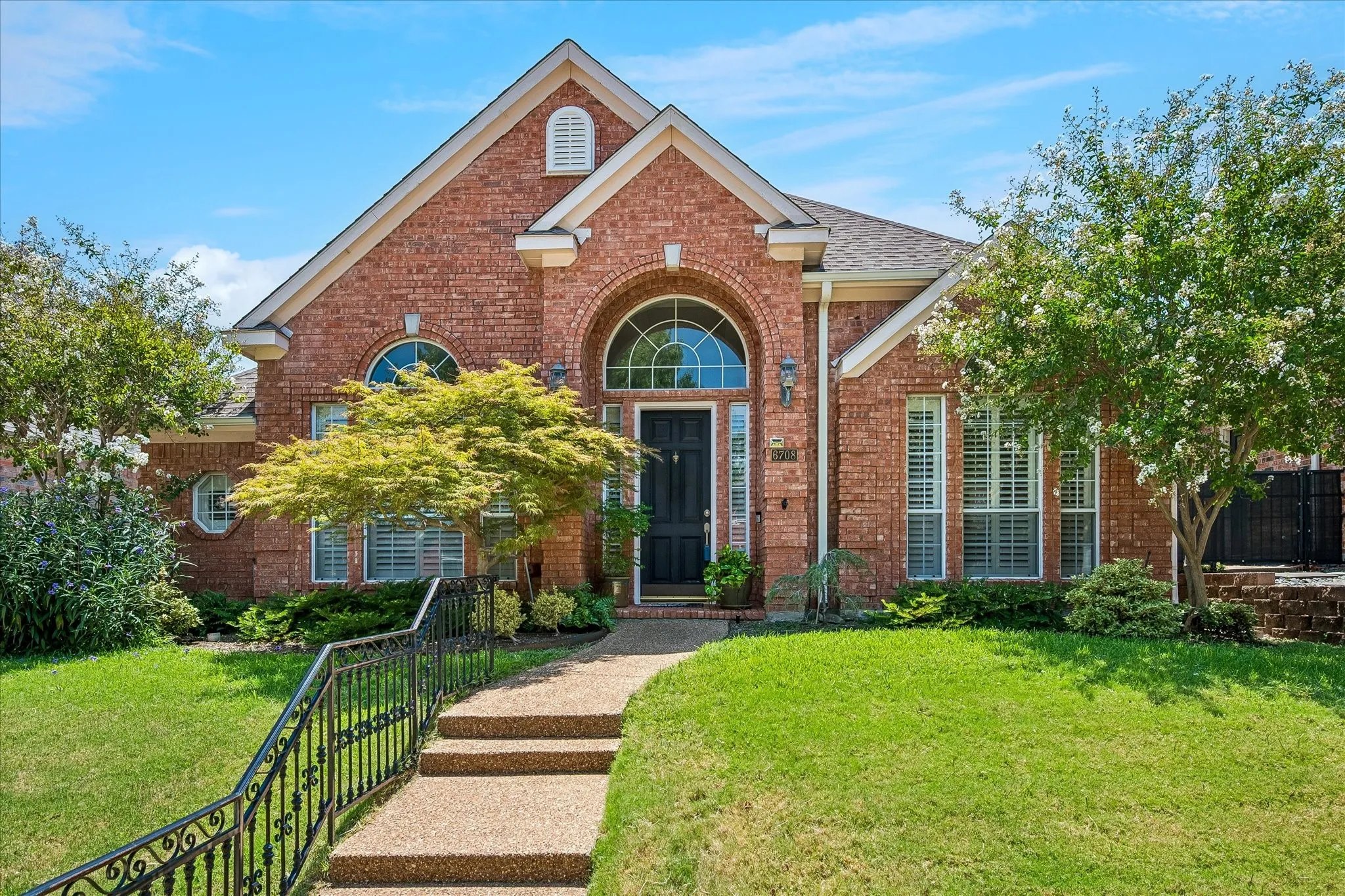 Single Family Residence For Sale in Denton County , 6708 Myrtle Beach Drive, Plano, Texas 75093, 3 Bedroom, 3 Bathroom, 2 Garage spaces, 2,508 Sqft, built in 1993, mls#21335620, Real Estate Agent in Plano, Homes For Sale in Denton county, Homes For Sale in Plano, Realtor in Plano Texas, Real Estate Brokerage Independent Realty Texas, Luminita Cordes Realtor