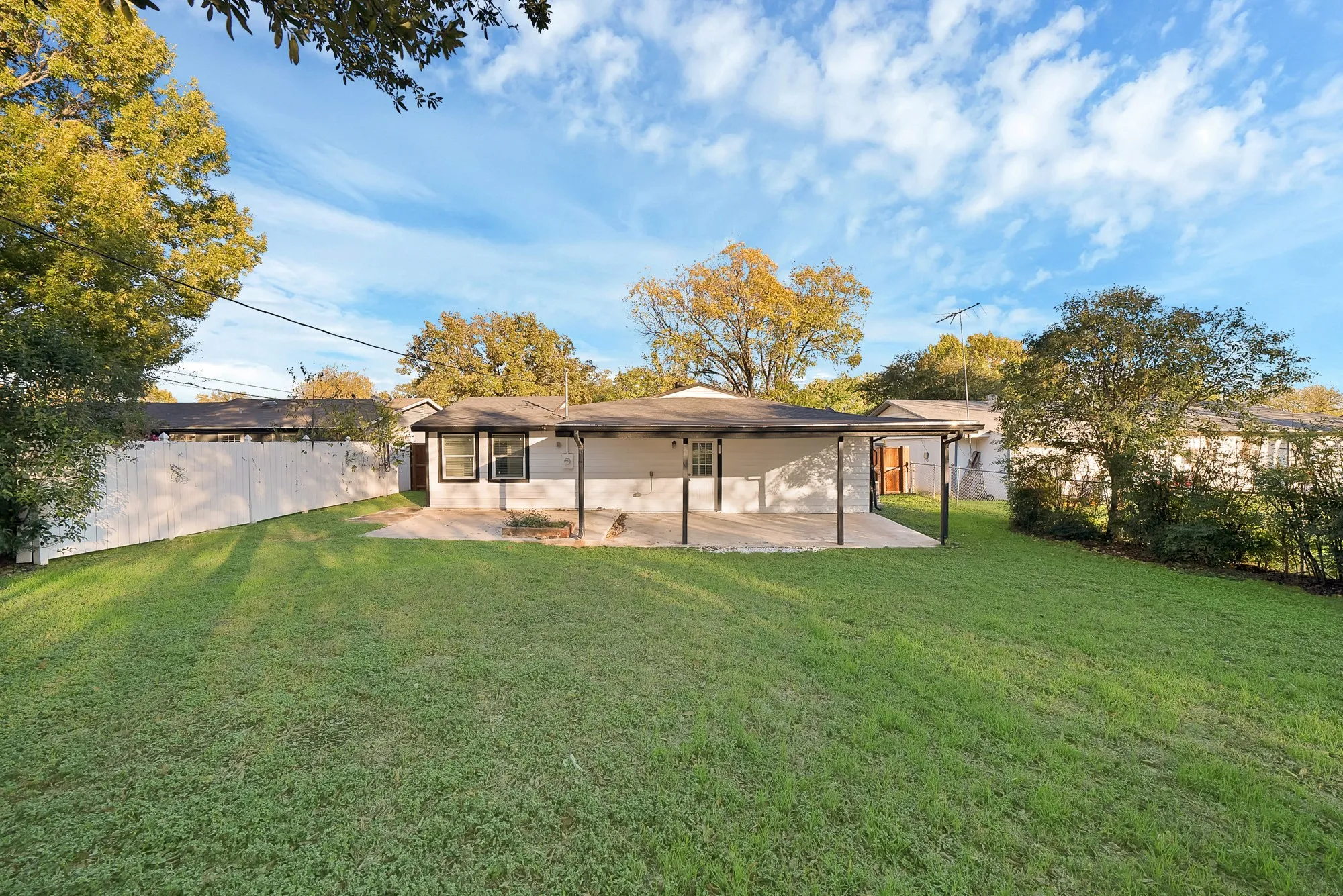 Single Family Residence For Sale in Tarrant County , 809 Hackamore Street, White Settlement, Texas 76108, 3 Bedroom, 2 Bathroom, 1 Garage spaces, 1,514 Sqft, built in 1958, mls#21336700, Real Estate Agent in White Settlement, Homes For Sale in Tarrant county, Homes For Sale in White Settlement, Realtor in White Settlement Texas, Real Estate Brokerage Independent Realty Texas, Luminita Cordes Realtor