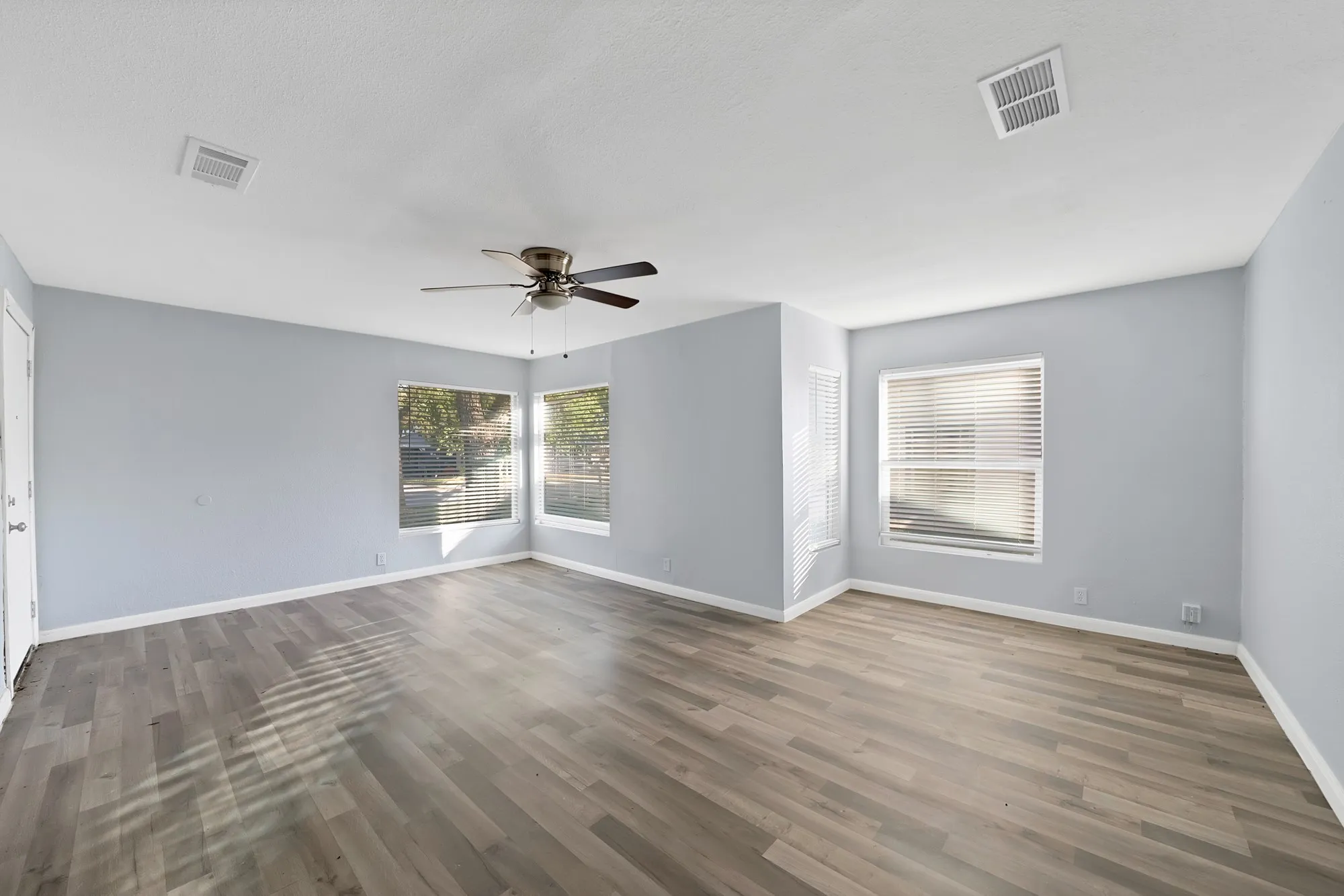 Single Family Residence For Sale in Tarrant County , 809 Hackamore Street, White Settlement, Texas 76108, 3 Bedroom, 2 Bathroom, 1 Garage spaces, 1,514 Sqft, built in 1958, mls#21336700, Real Estate Agent in White Settlement, Homes For Sale in Tarrant county, Homes For Sale in White Settlement, Realtor in White Settlement Texas, Real Estate Brokerage Independent Realty Texas, Luminita Cordes Realtor