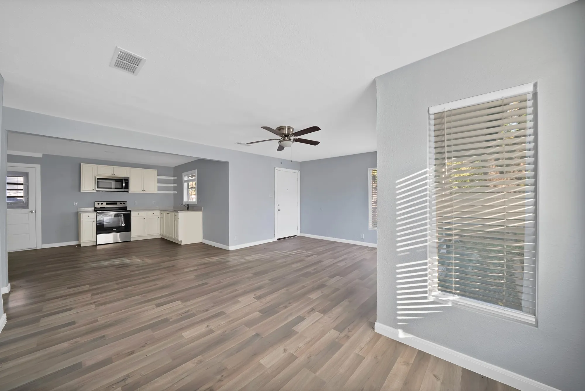 Single Family Residence For Sale in Tarrant County , 809 Hackamore Street, White Settlement, Texas 76108, 3 Bedroom, 2 Bathroom, 1 Garage spaces, 1,514 Sqft, built in 1958, mls#21336700, Real Estate Agent in White Settlement, Homes For Sale in Tarrant county, Homes For Sale in White Settlement, Realtor in White Settlement Texas, Real Estate Brokerage Independent Realty Texas, Luminita Cordes Realtor